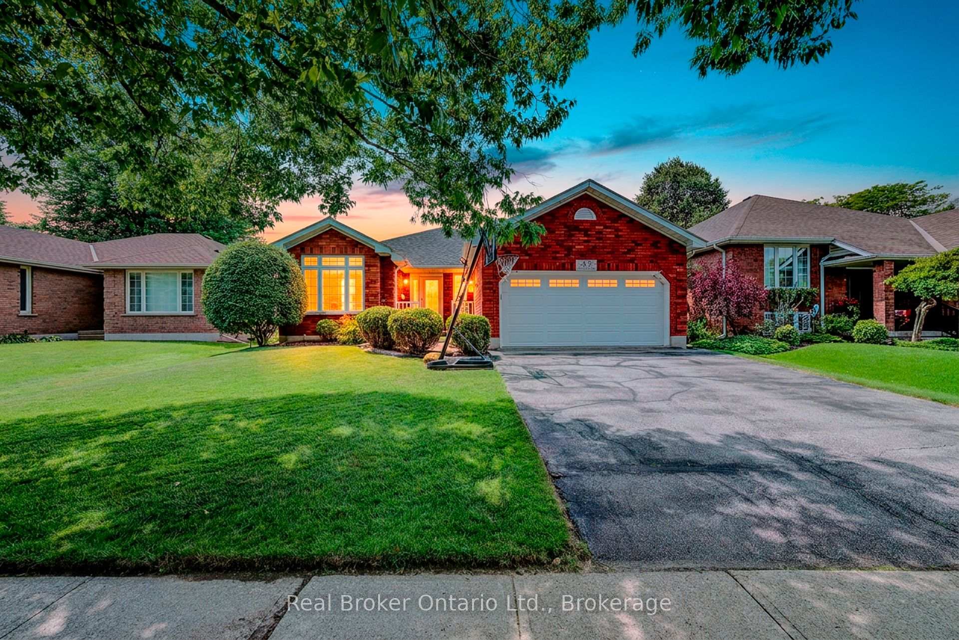 Photo 3 of 45 Olivetree Road, Brantford, Greenbrier — HOMEH