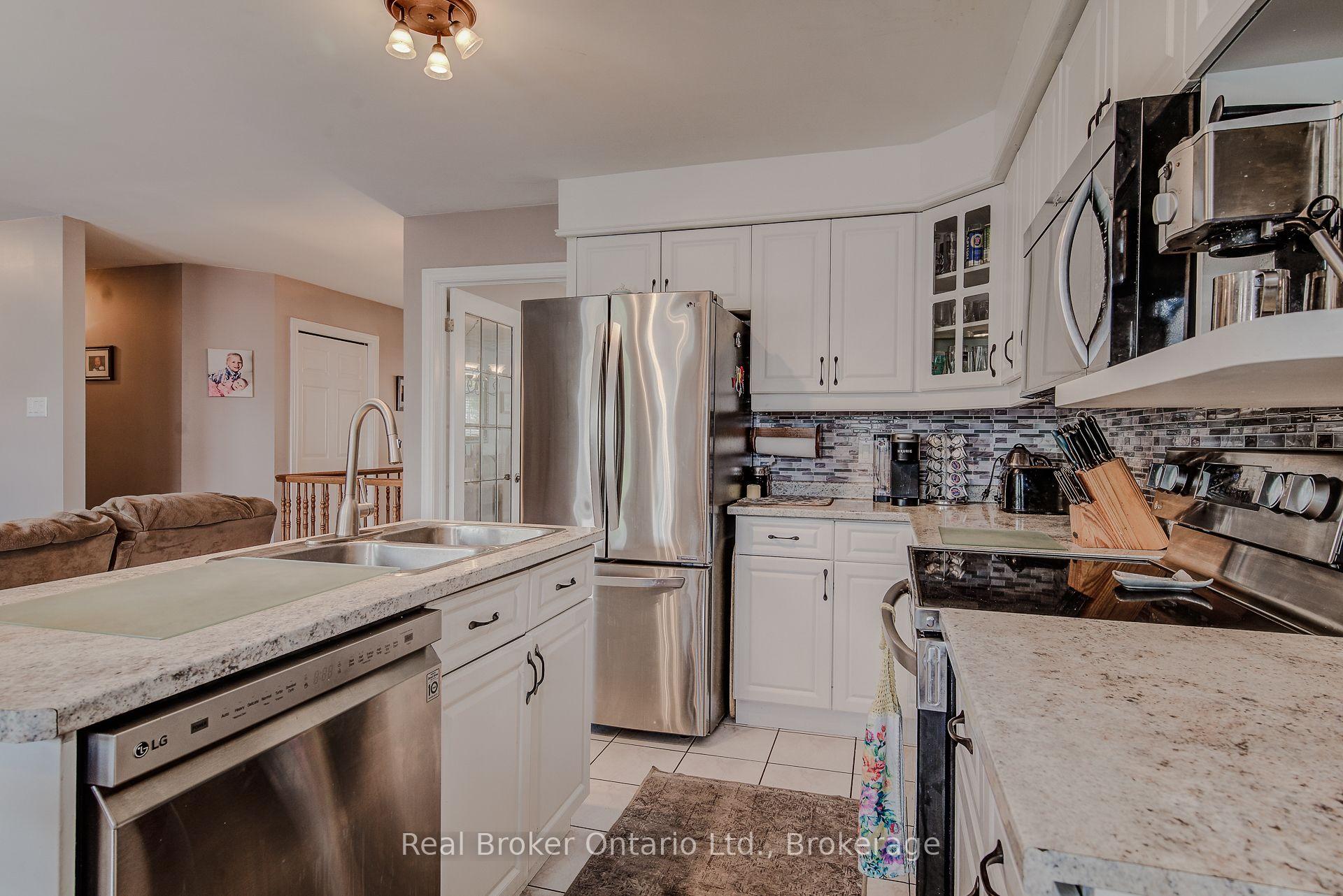 Photo 15 of 45 Olivetree Road, Brantford, Greenbrier — HOMEH
