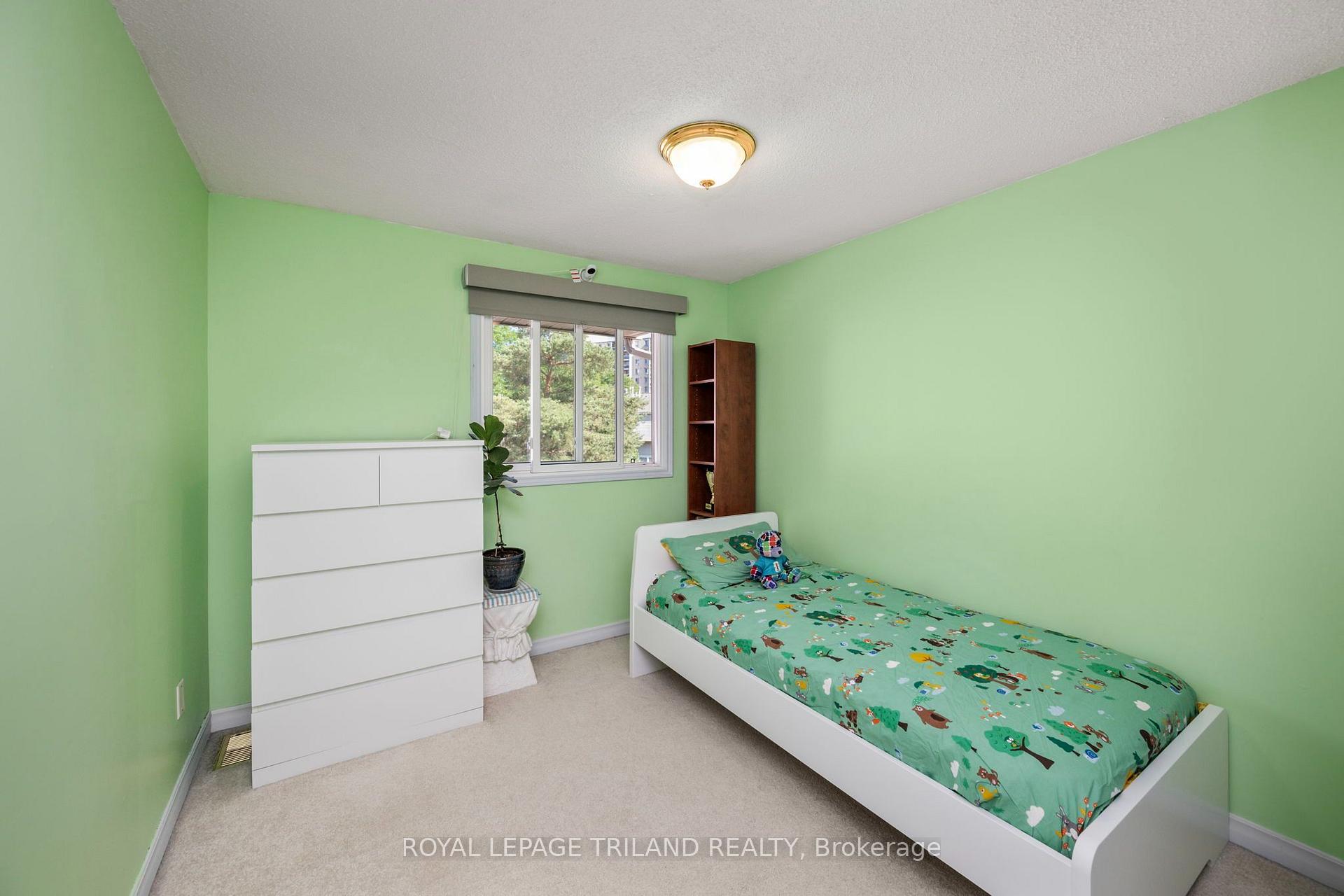 Photo 16 of Unit 14, 300 Sandringham Crescent, London, South R — HOMEH