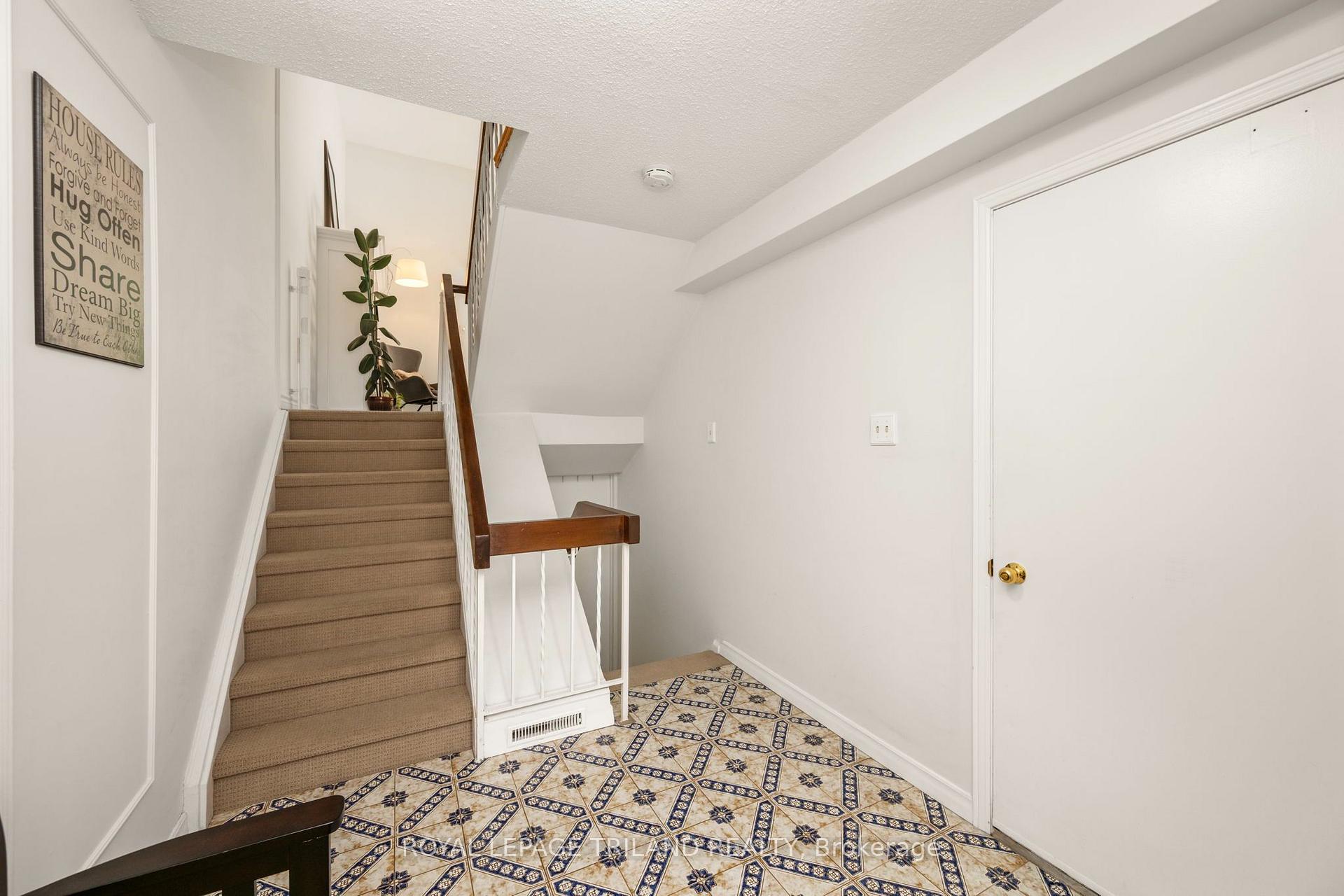 Photo 5 of Unit 14, 300 Sandringham Crescent, London, South R — HOMEH