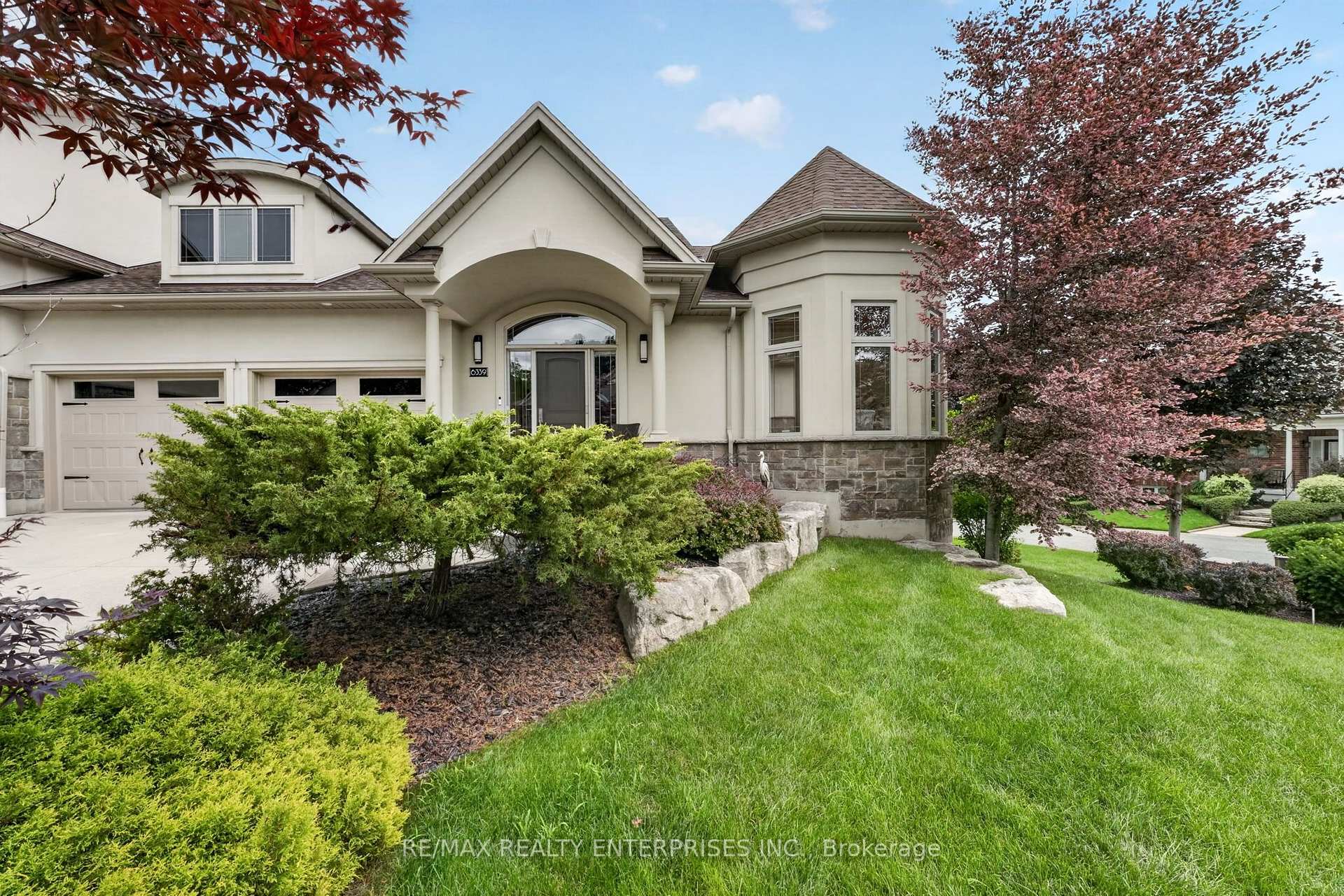 Photo 3 of 6339 Pinestone Road, Niagara Falls, Stamford — HOMEH