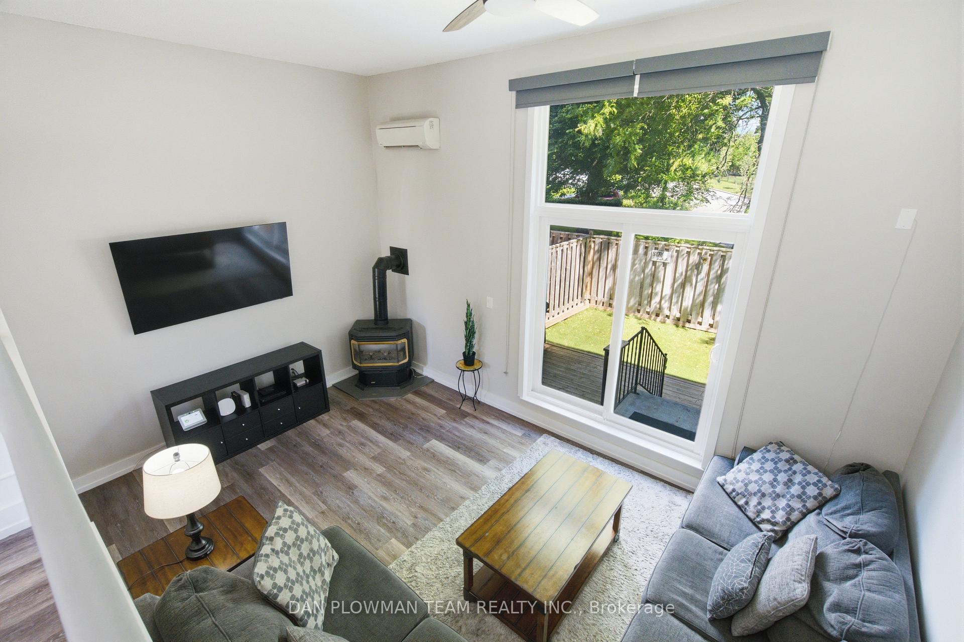 Photo 7 of Unit 45, 350 Camelot Court, Oshawa, Eastdale — HOMEH