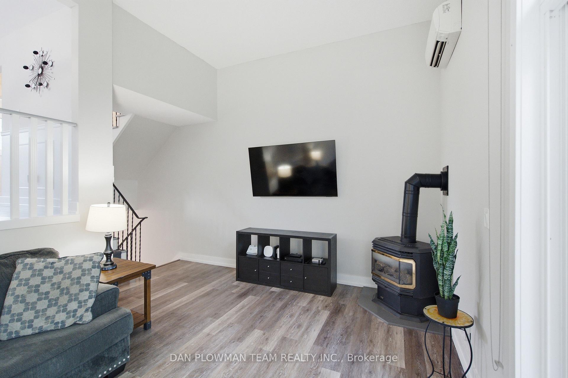Photo 11 of Unit 45, 350 Camelot Court, Oshawa, Eastdale — HOMEH