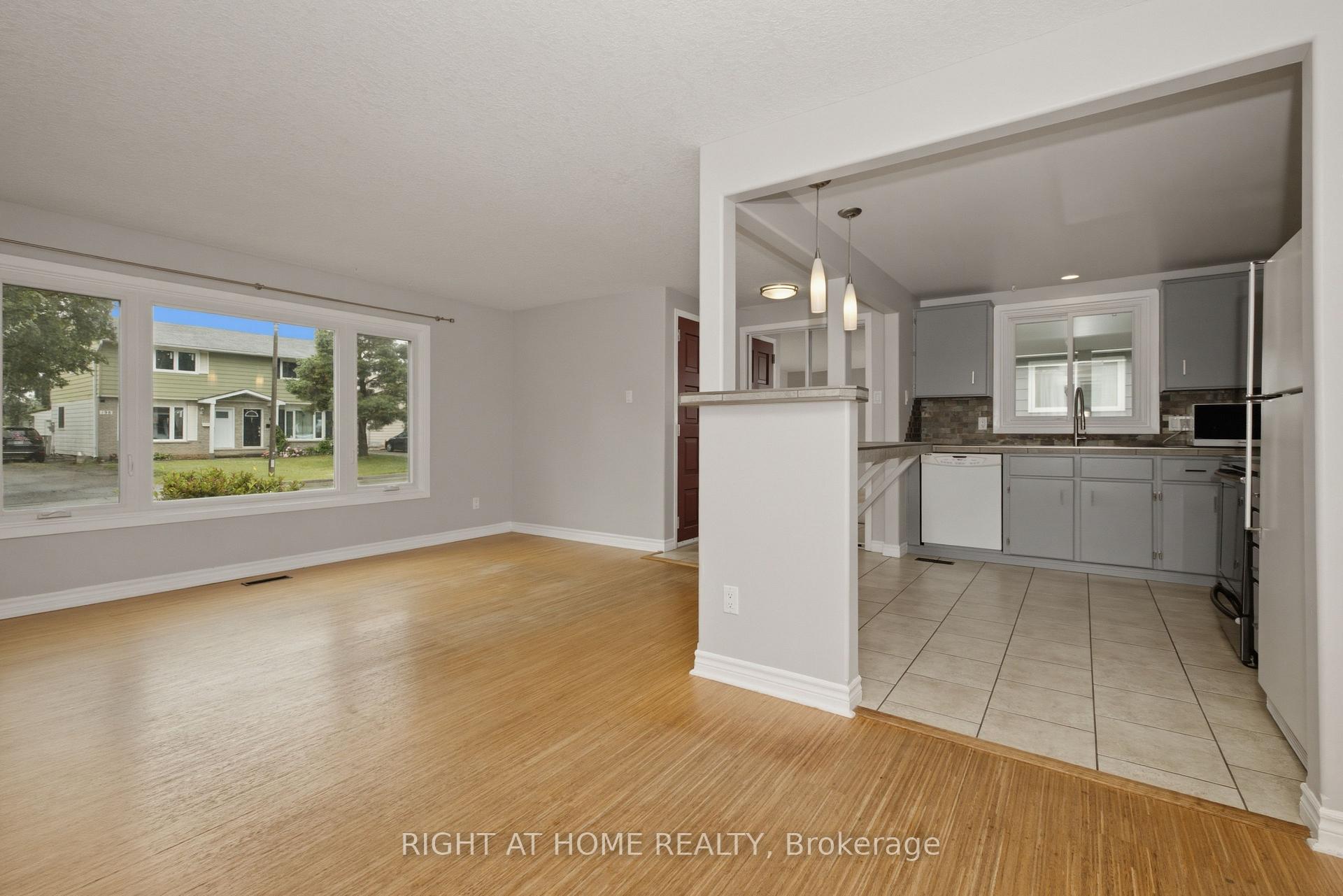 Photo 5 of 197 Pinedale Drive, Kitchener, Laurentian Hills — HOMEH