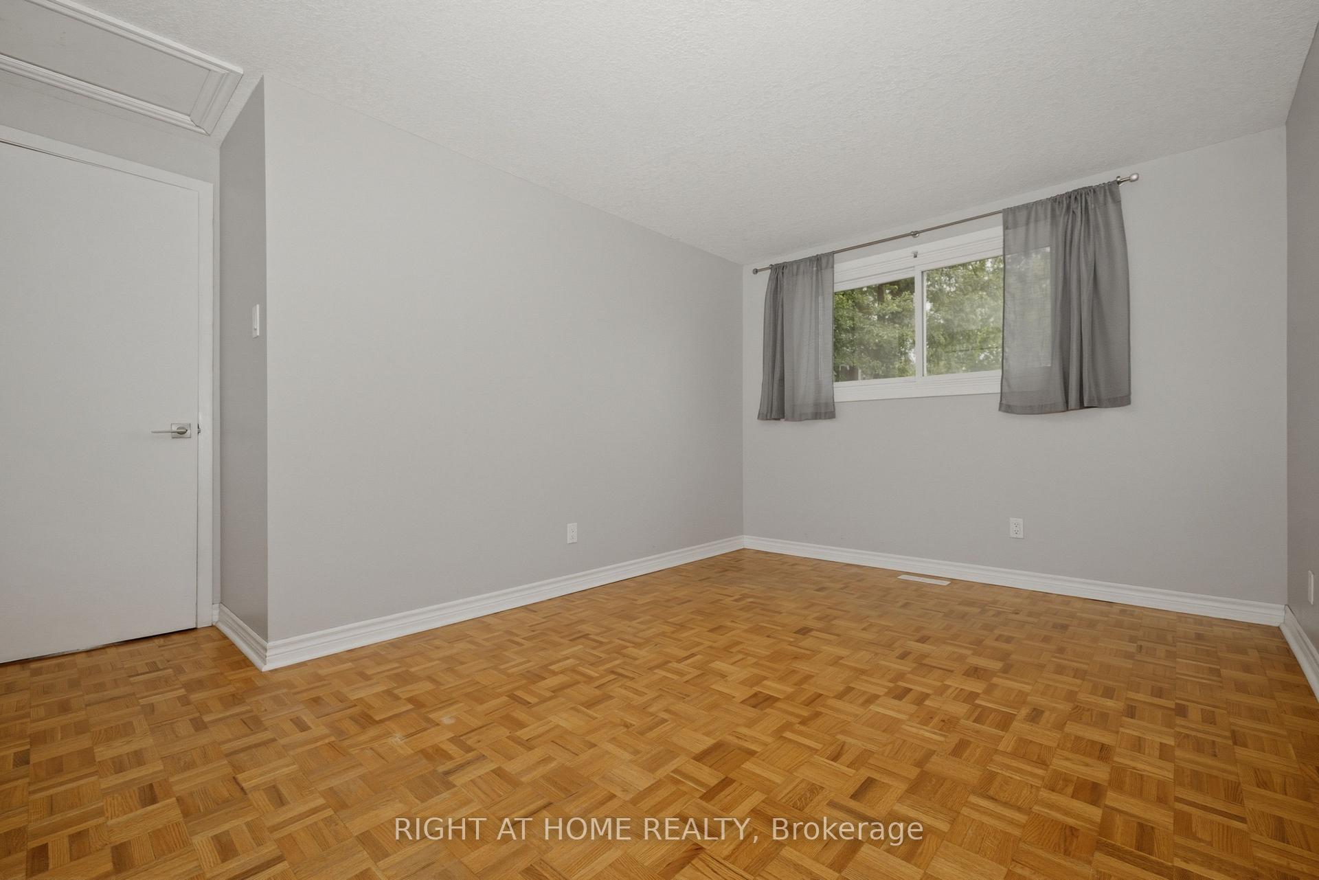 Photo 11 of 197 Pinedale Drive, Kitchener, Laurentian Hills — HOMEH