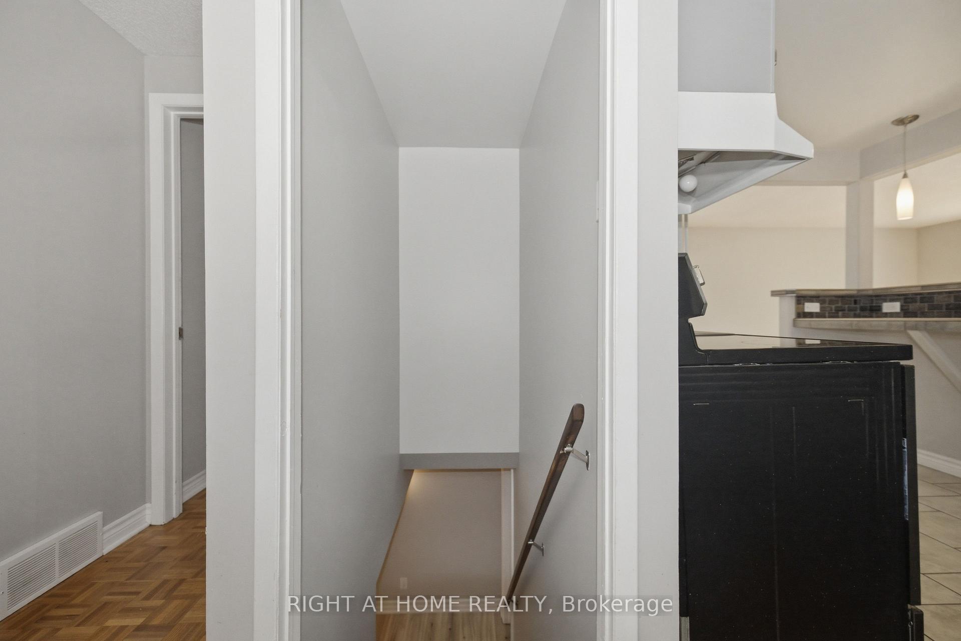 Photo 20 of 197 Pinedale Drive, Kitchener, Laurentian Hills — HOMEH