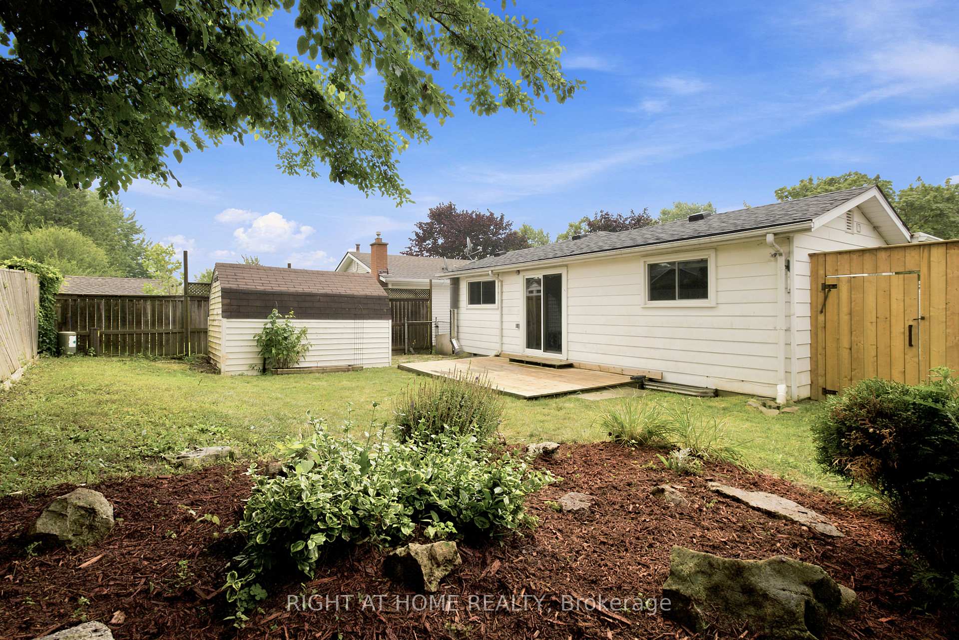 Photo 28 of 197 Pinedale Drive, Kitchener, Laurentian Hills — HOMEH