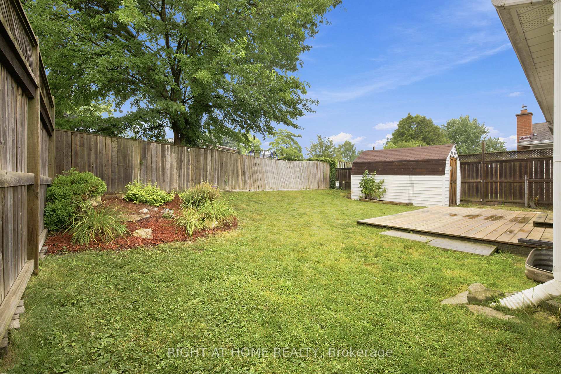 Photo 32 of 197 Pinedale Drive, Kitchener, Laurentian Hills — HOMEH