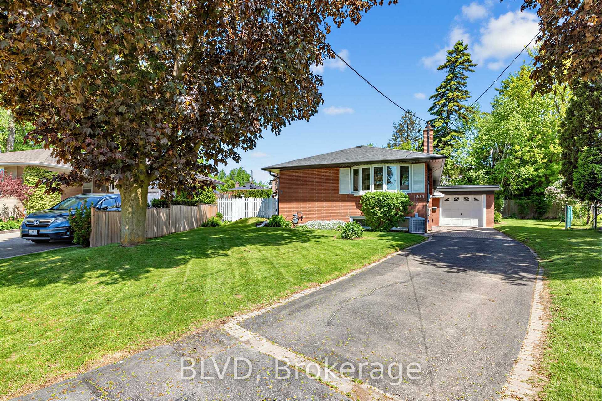 Photo of 457 Paliser Crescent N