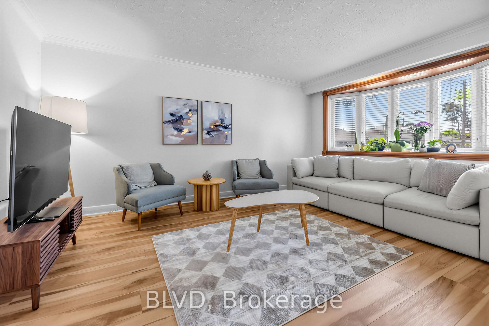 Photo 4 of 457 Paliser Crescent N, Richmond Hill, Harding — HOMEH