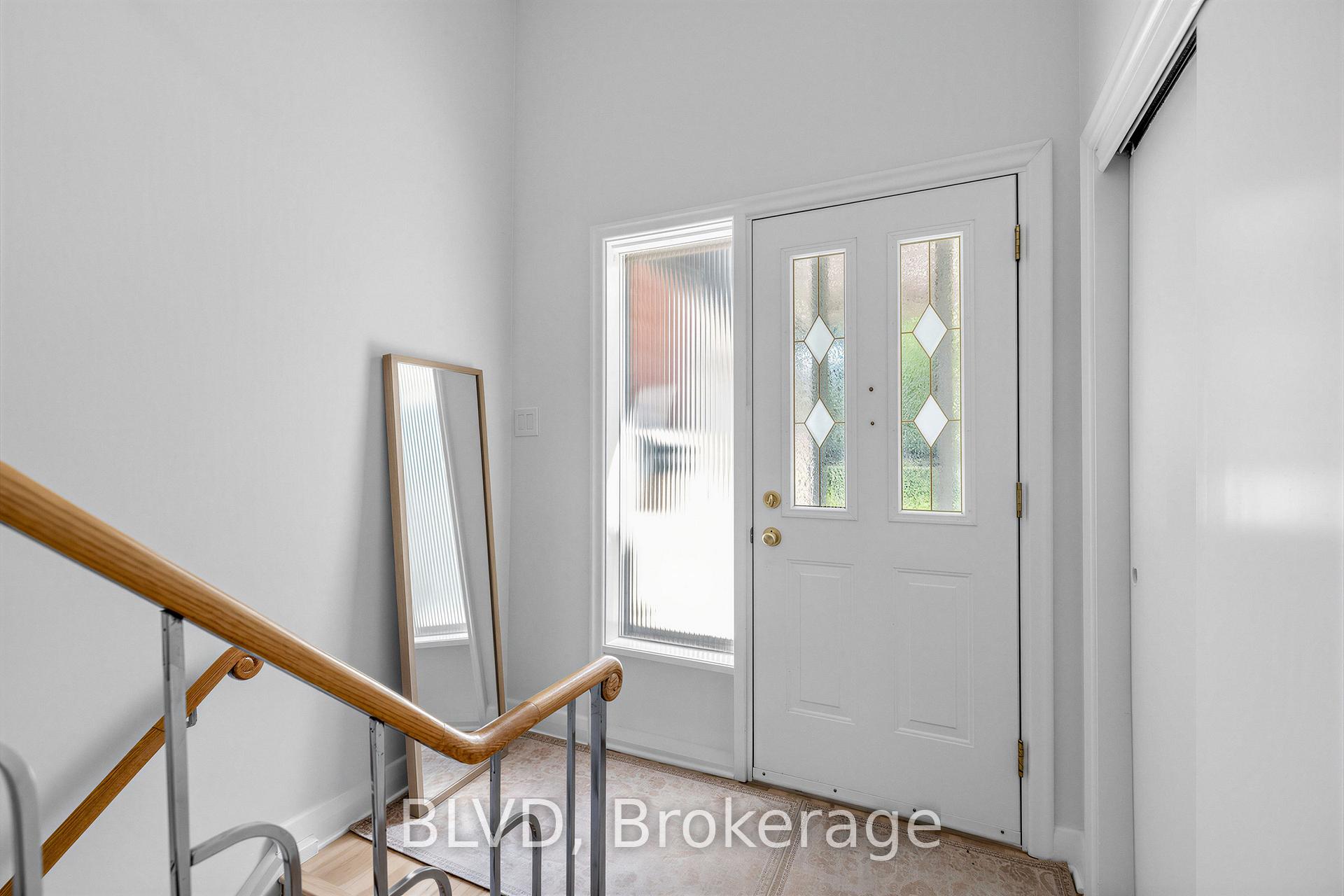 Photo 13 of 457 Paliser Crescent N, Richmond Hill, Harding — HOMEH