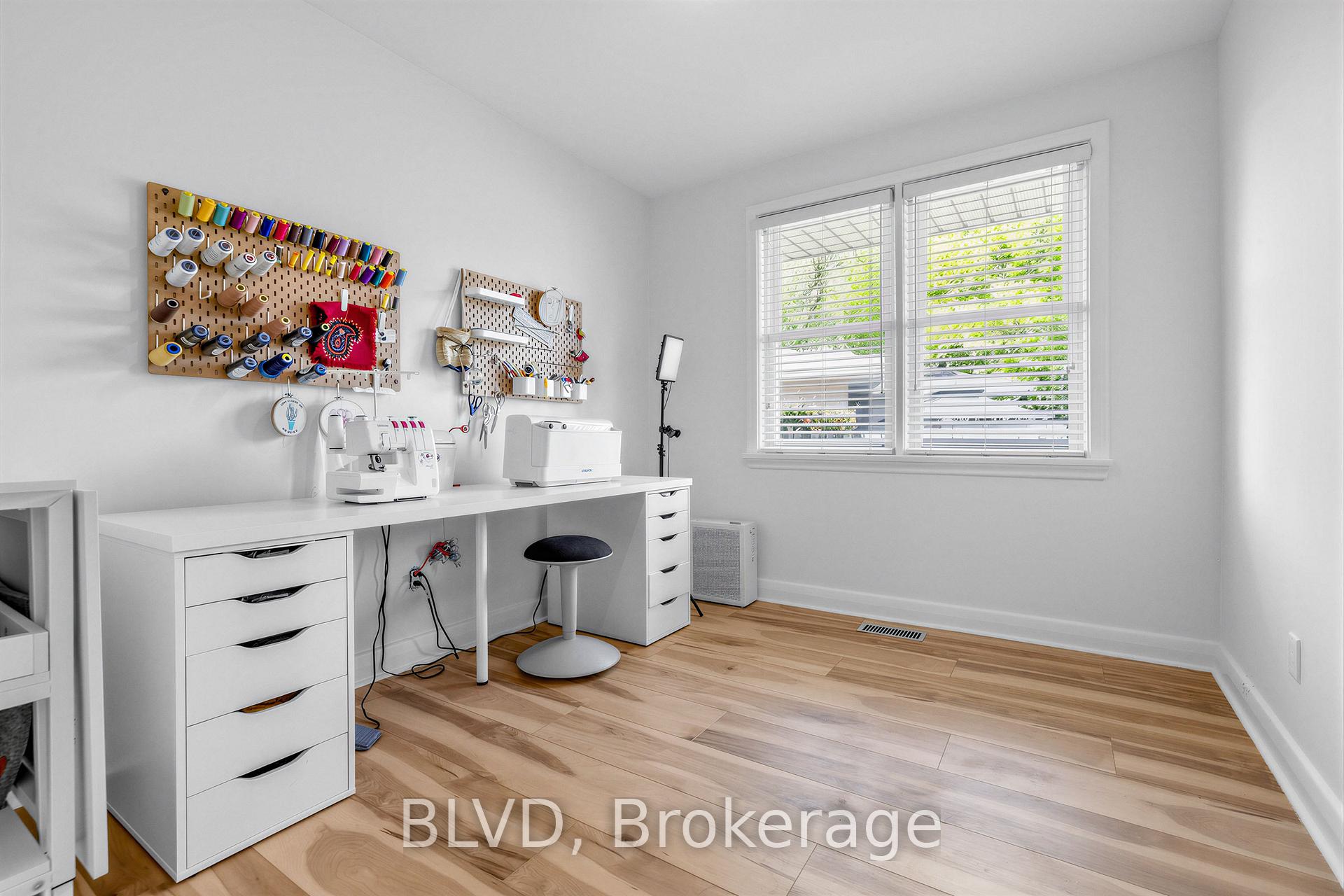 Photo 14 of 457 Paliser Crescent N, Richmond Hill, Harding — HOMEH