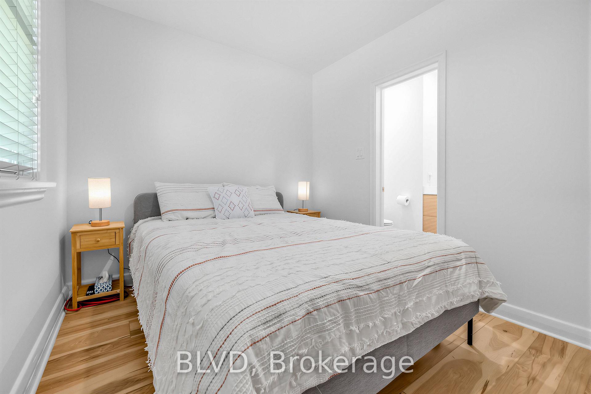 Photo 16 of 457 Paliser Crescent N, Richmond Hill, Harding — HOMEH