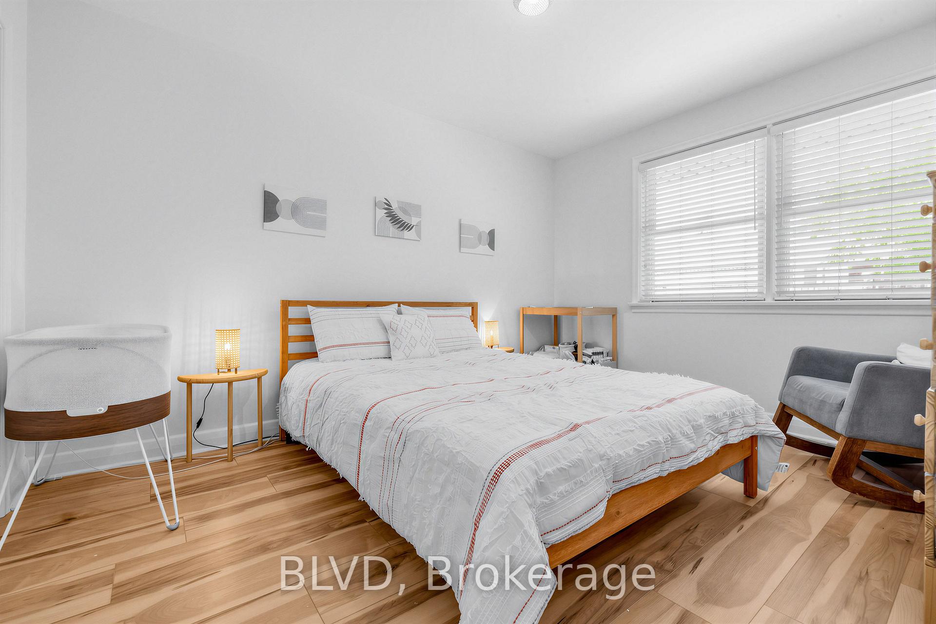 Photo 21 of 457 Paliser Crescent N, Richmond Hill, Harding — HOMEH