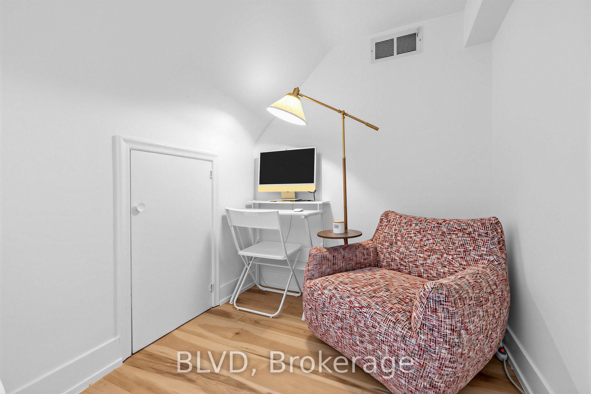 Photo 22 of 457 Paliser Crescent N, Richmond Hill, Harding — HOMEH