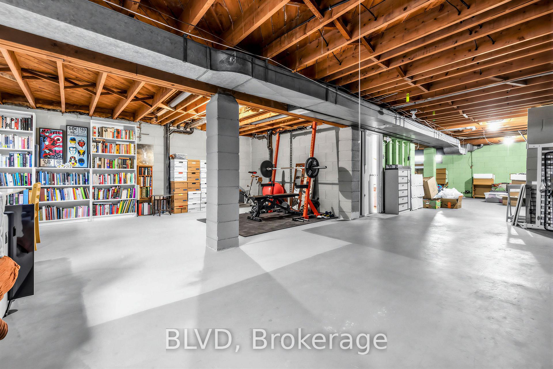 Photo 23 of 457 Paliser Crescent N, Richmond Hill, Harding — HOMEH