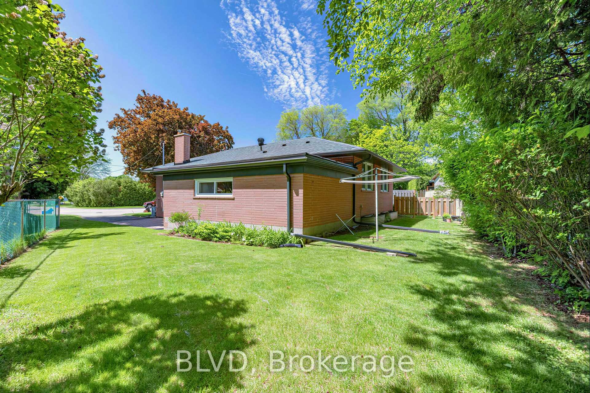 Photo 24 of 457 Paliser Crescent N, Richmond Hill, Harding — HOMEH