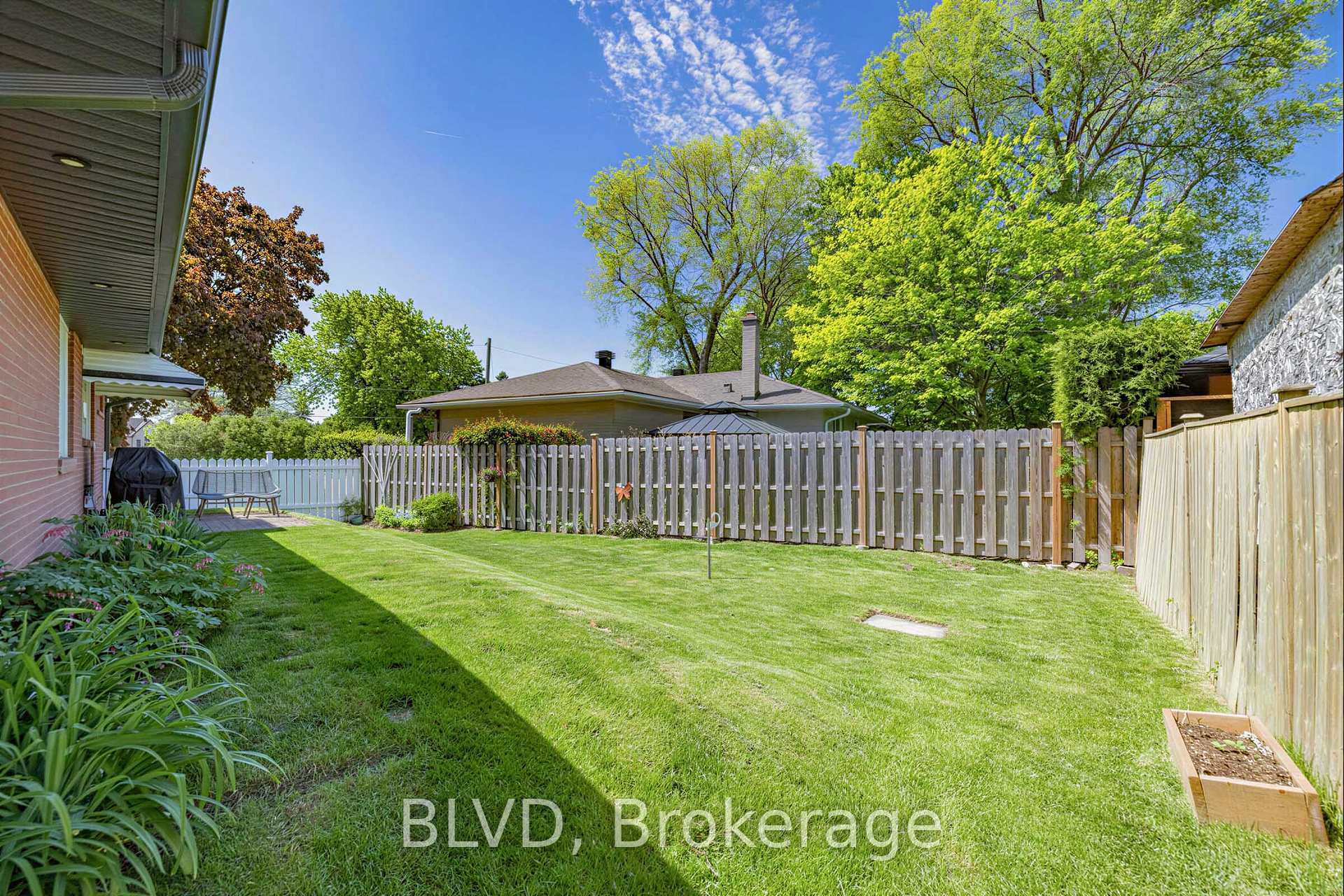 Photo 25 of 457 Paliser Crescent N, Richmond Hill, Harding — HOMEH