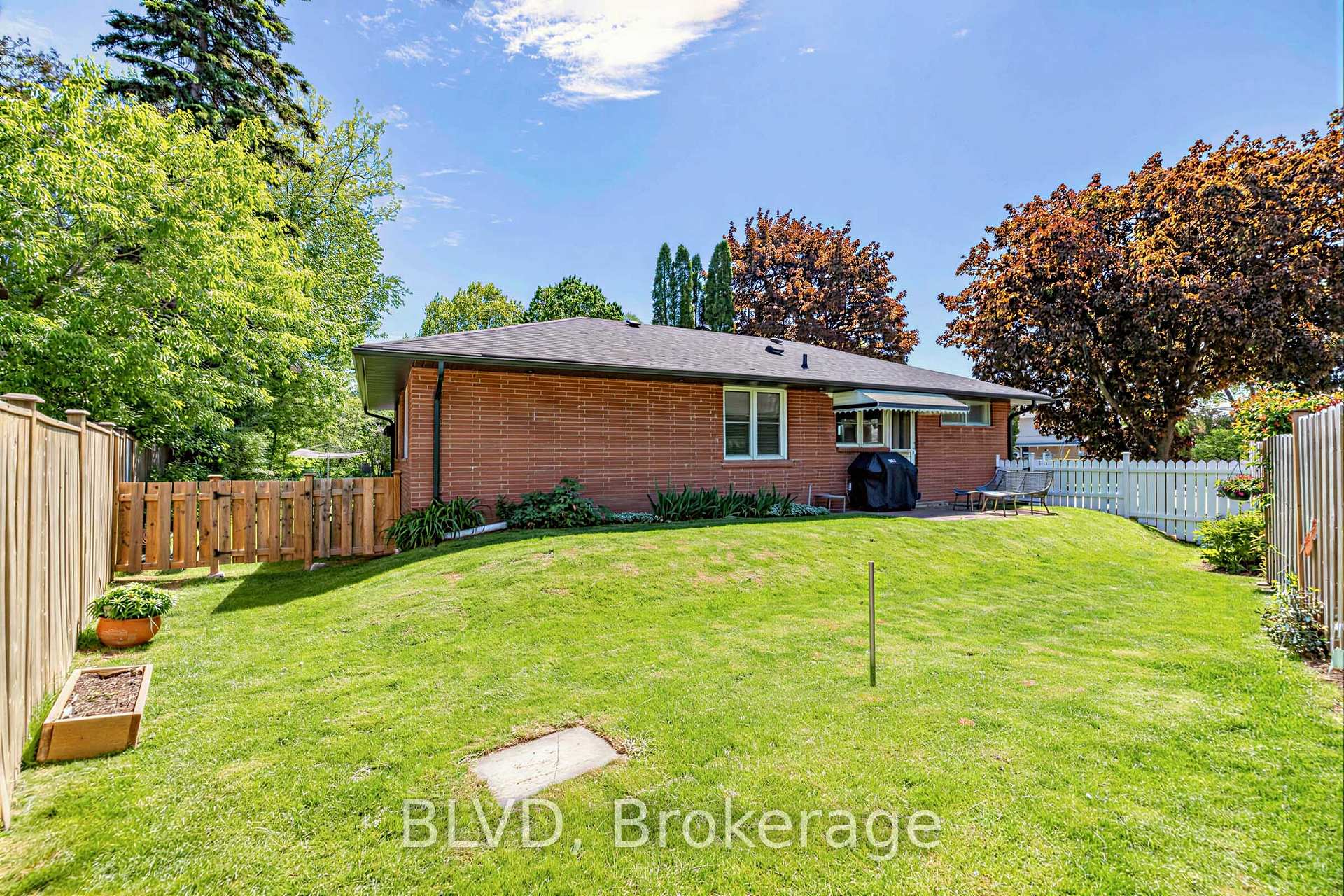 Photo 26 of 457 Paliser Crescent N, Richmond Hill, Harding — HOMEH