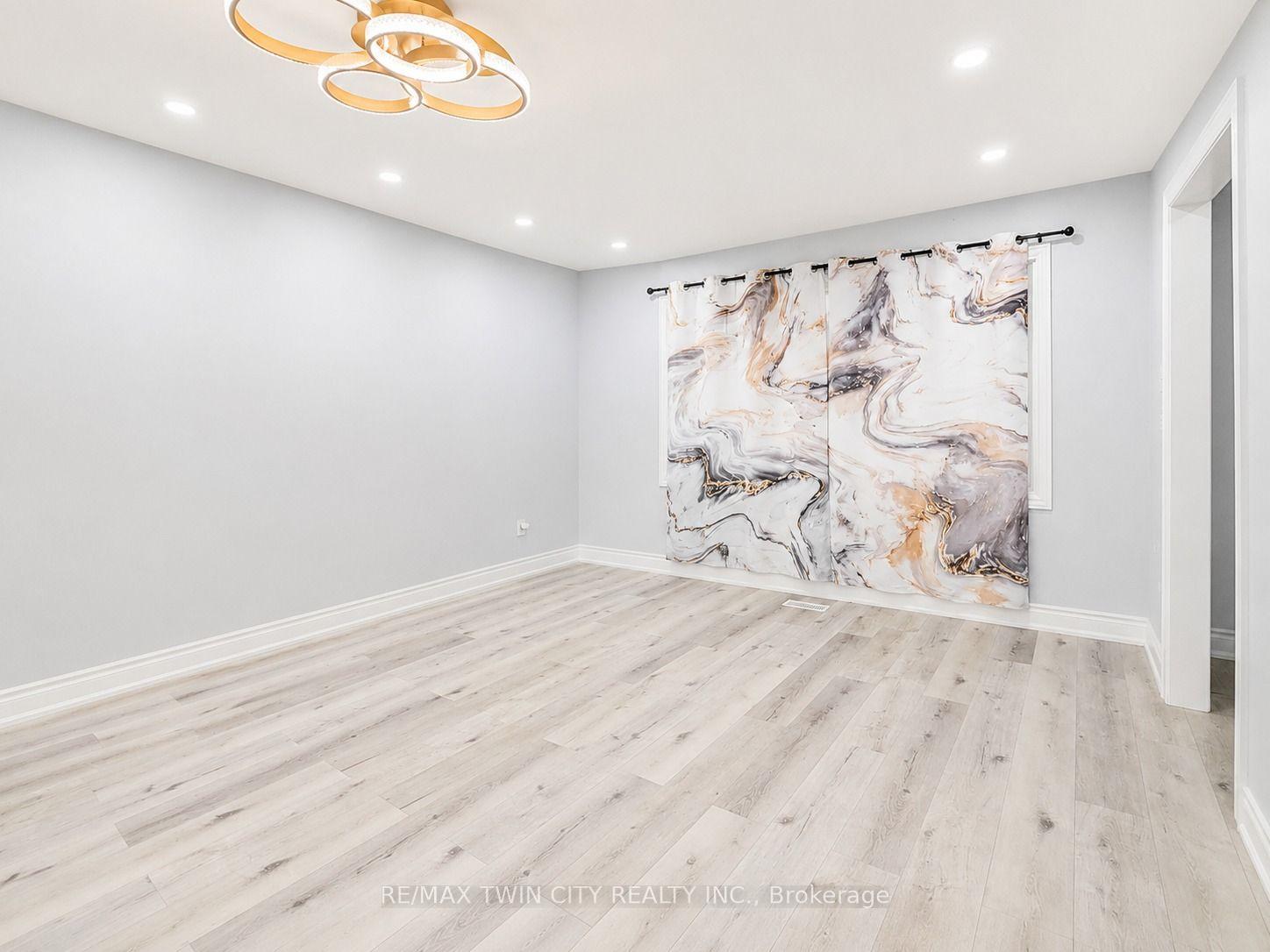 Photo 4 of Unit 1 (upper), 117 Markwood Drive, Kitchener, Victoria Hills — HOMEH