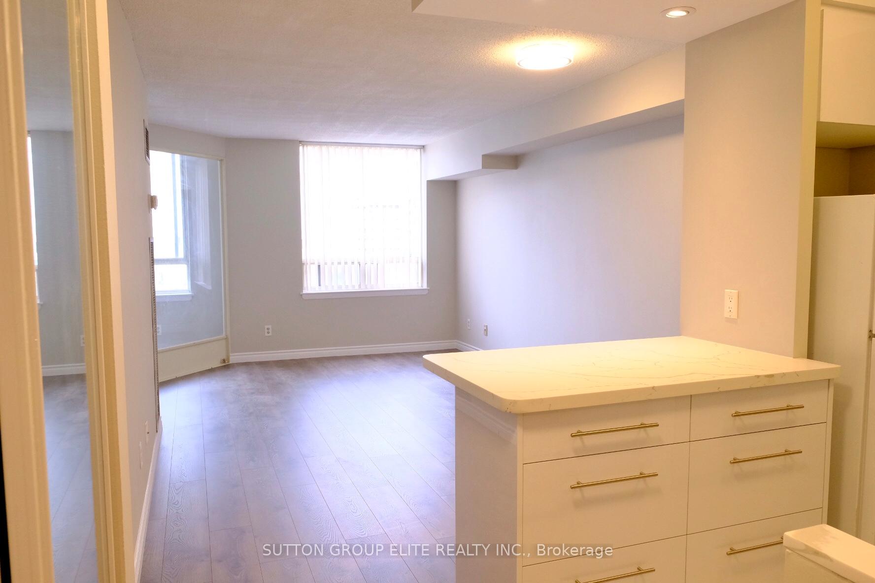 Photo 5 of Unit 2502, 633 Bay Street, Toronto, Bay Street Corridor — HOMEH