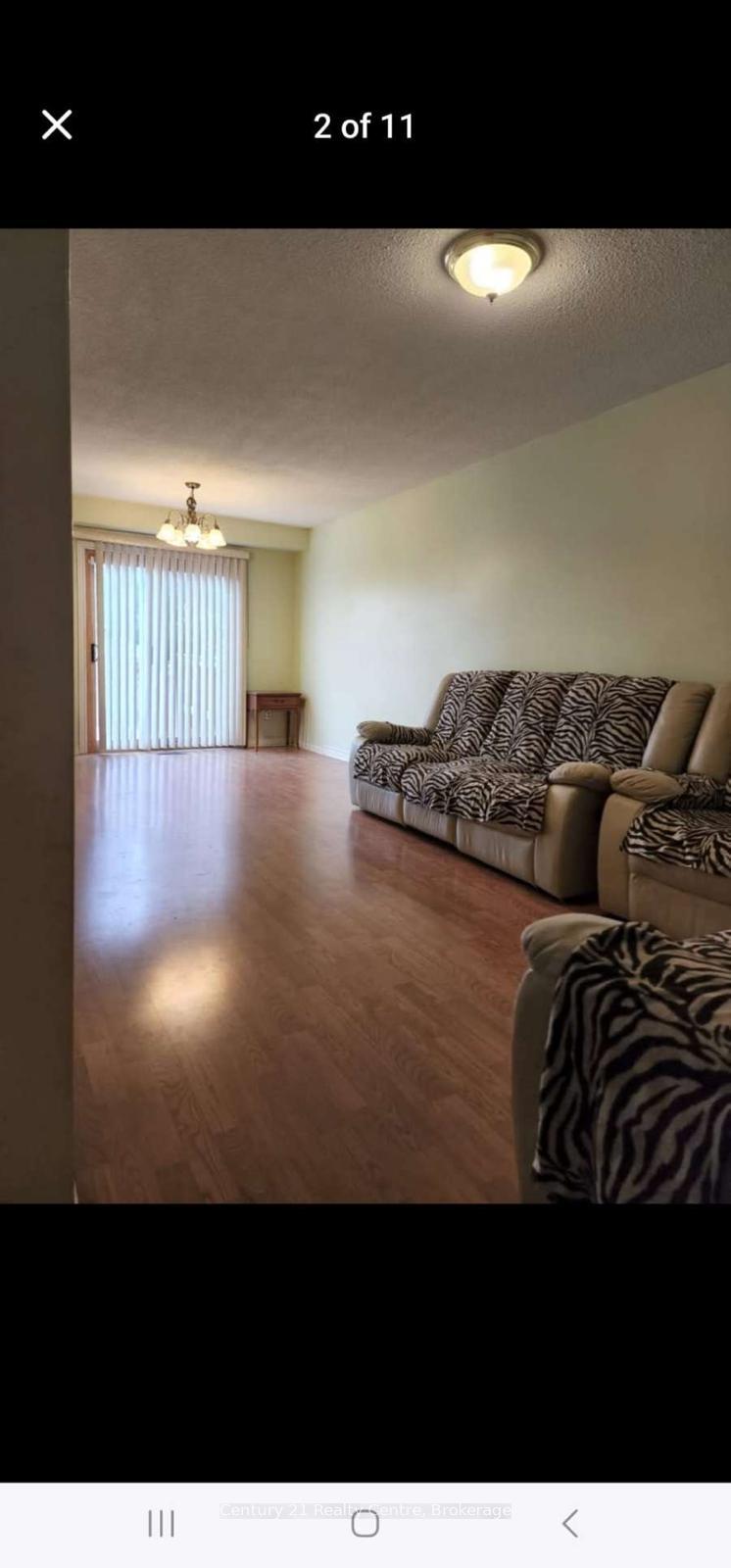 Photo 3 of 1 Dutch Crescent N, Brampton, Fletcher's Creek South — HOMEH