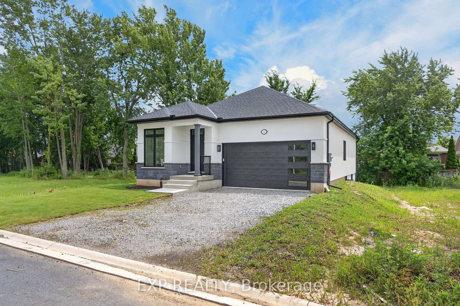 Photo 2 of 11 Stickles Street, Pelham, Fonthill — HOMEH