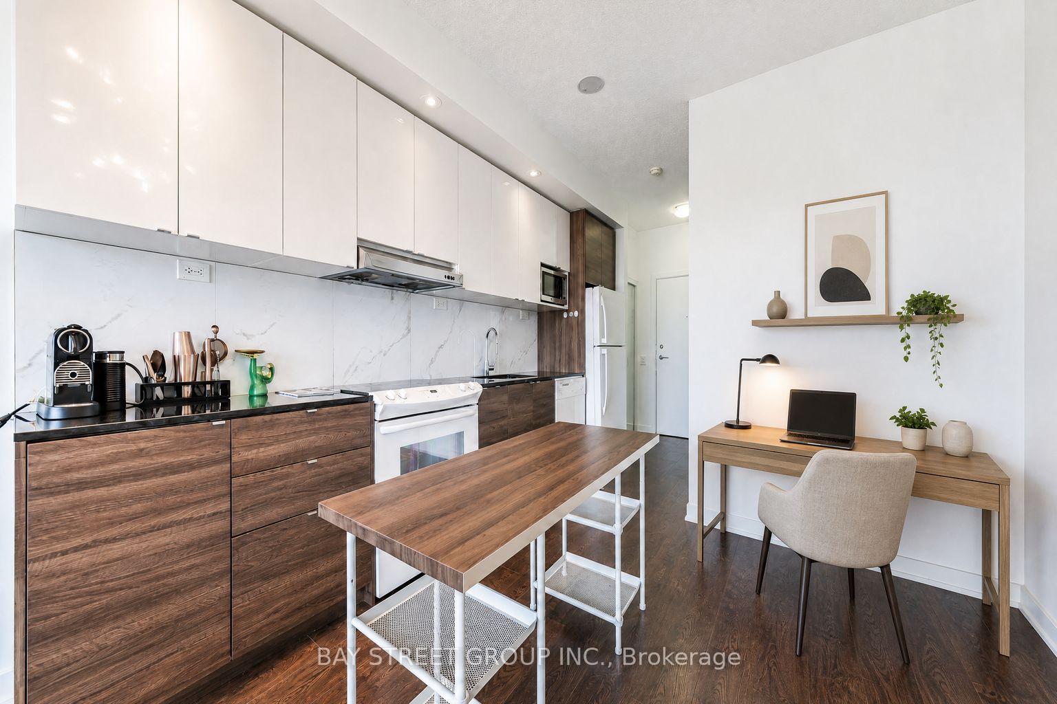 Photo 10 of Unit 2906, 121 McMahon Drive, North York, Bayview Village — HOMEH