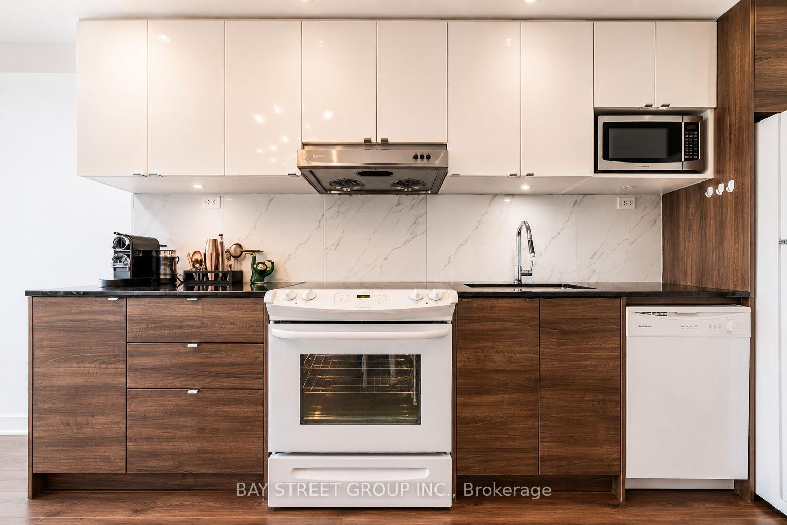 Photo 12 of Unit 2906, 121 McMahon Drive, North York, Bayview Village — HOMEH