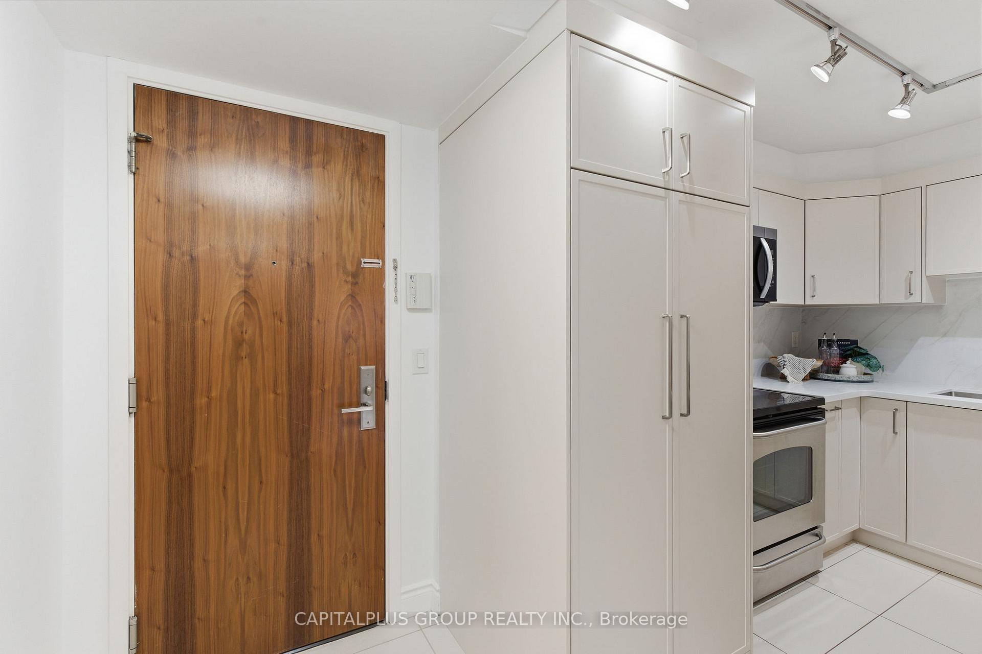 Photo 5 of Unit 318, 37 Galleria Parkway, Markham, Commerce Valley — HOMEH
