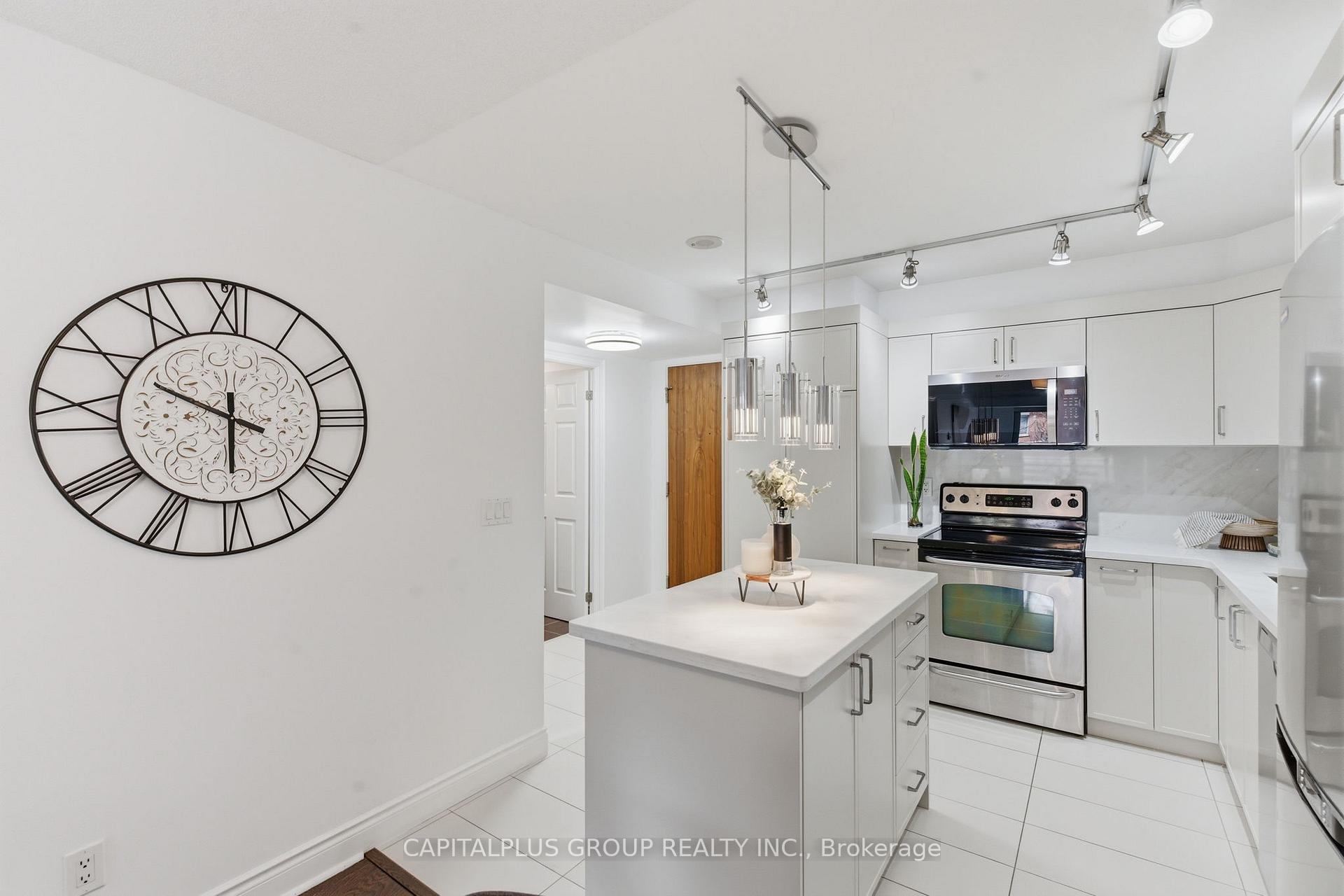 Photo 8 of Unit 318, 37 Galleria Parkway, Markham, Commerce Valley — HOMEH