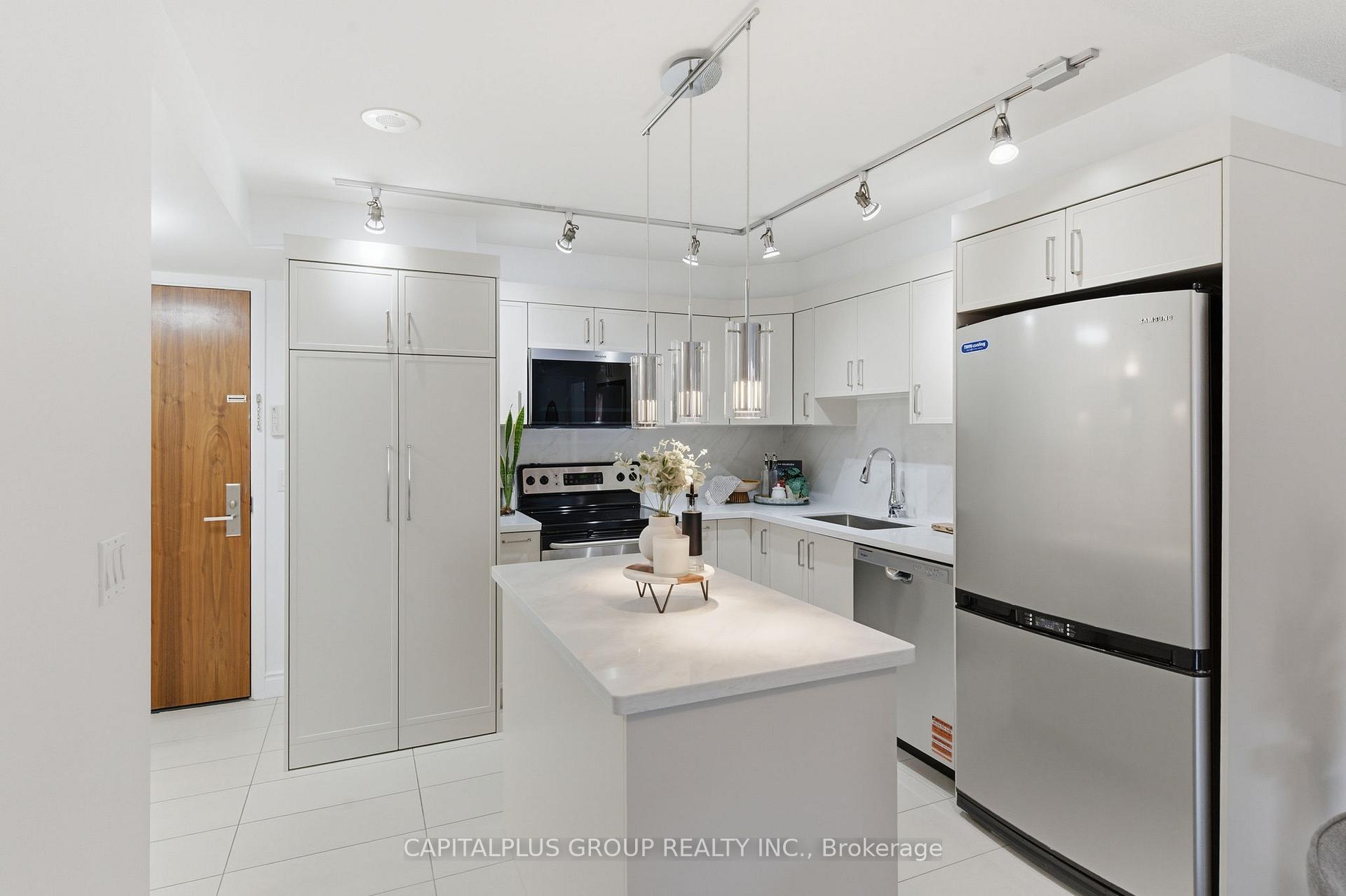 Photo 9 of Unit 318, 37 Galleria Parkway, Markham, Commerce Valley — HOMEH