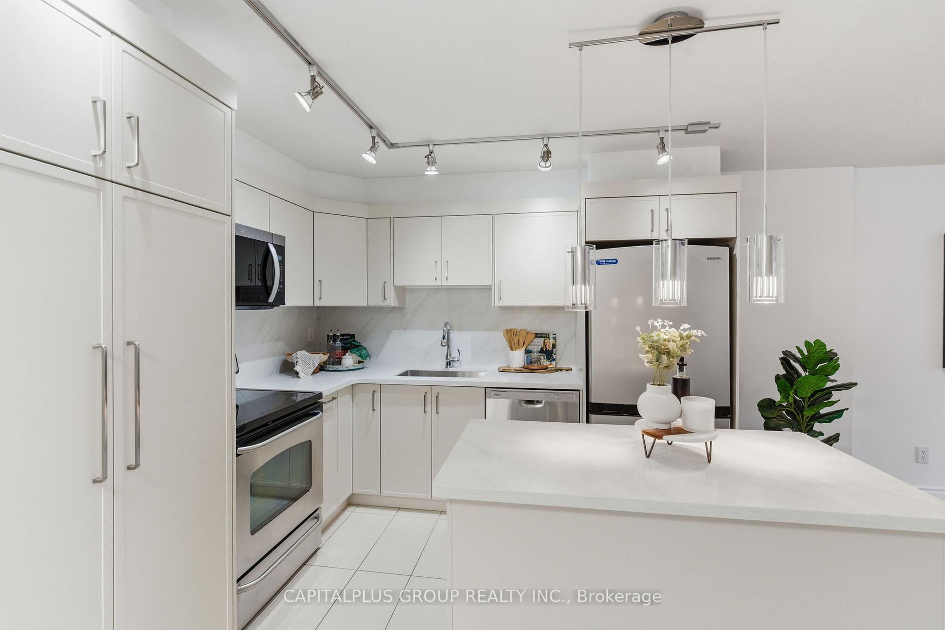 Photo 13 of Unit 318, 37 Galleria Parkway, Markham, Commerce Valley — HOMEH