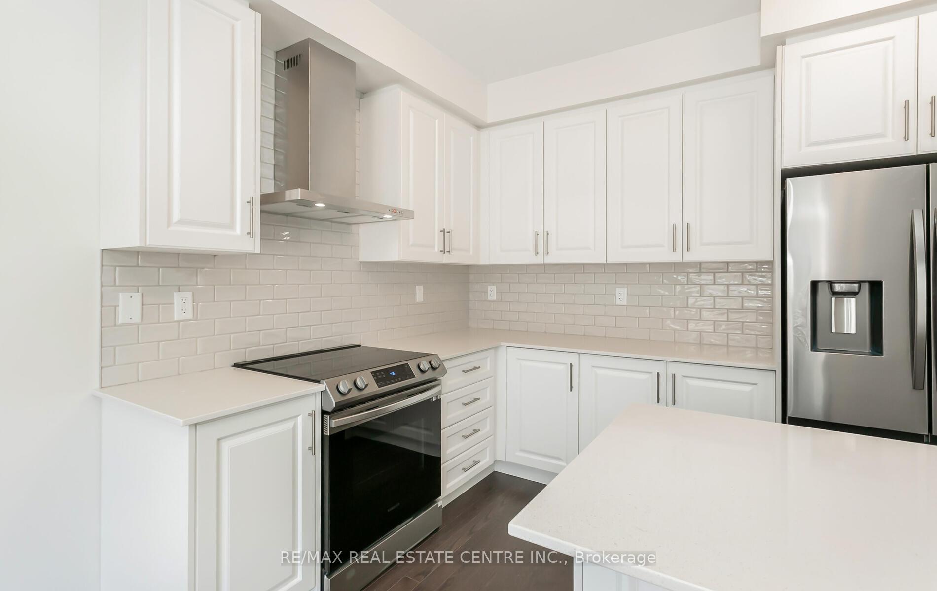 Photo 11 of 37 Gemini Drive, Barrie, Rural Barrie Southeast — HOMEH