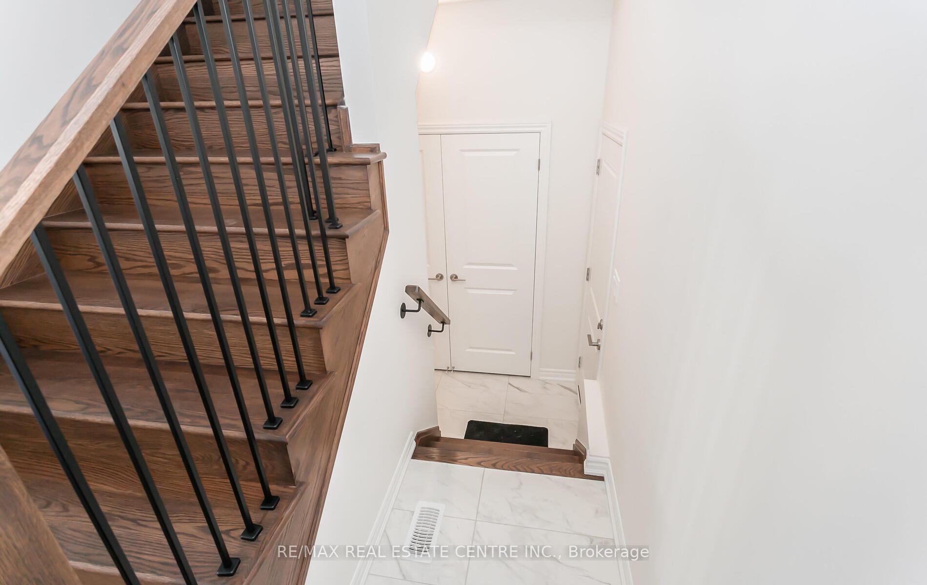 Photo 15 of 37 Gemini Drive, Barrie, Rural Barrie Southeast — HOMEH
