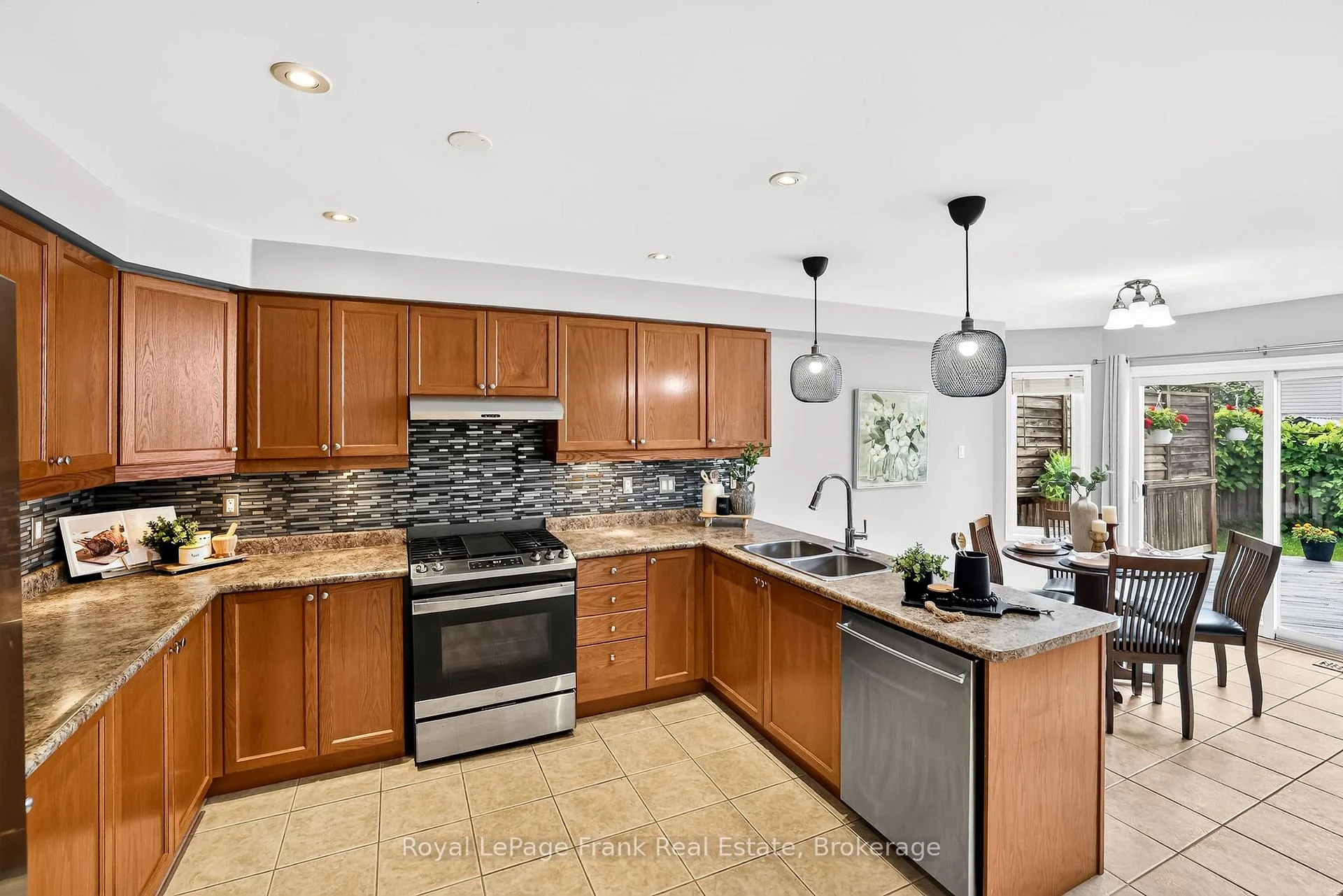 Photo 21 of 150 Dadson Drive, Clarington, Bowmanville — HOMEH