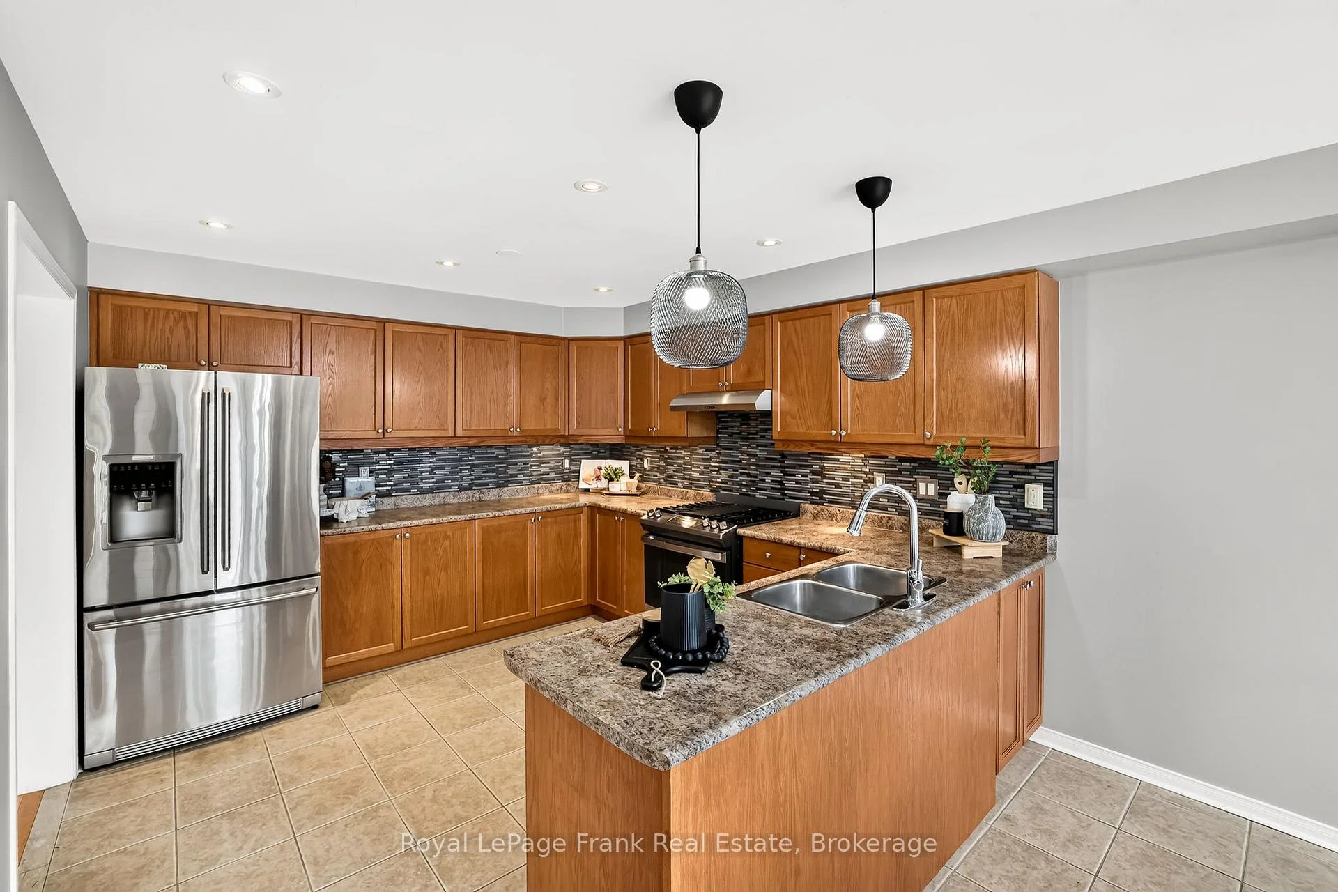 Photo 23 of 150 Dadson Drive, Clarington, Bowmanville — HOMEH