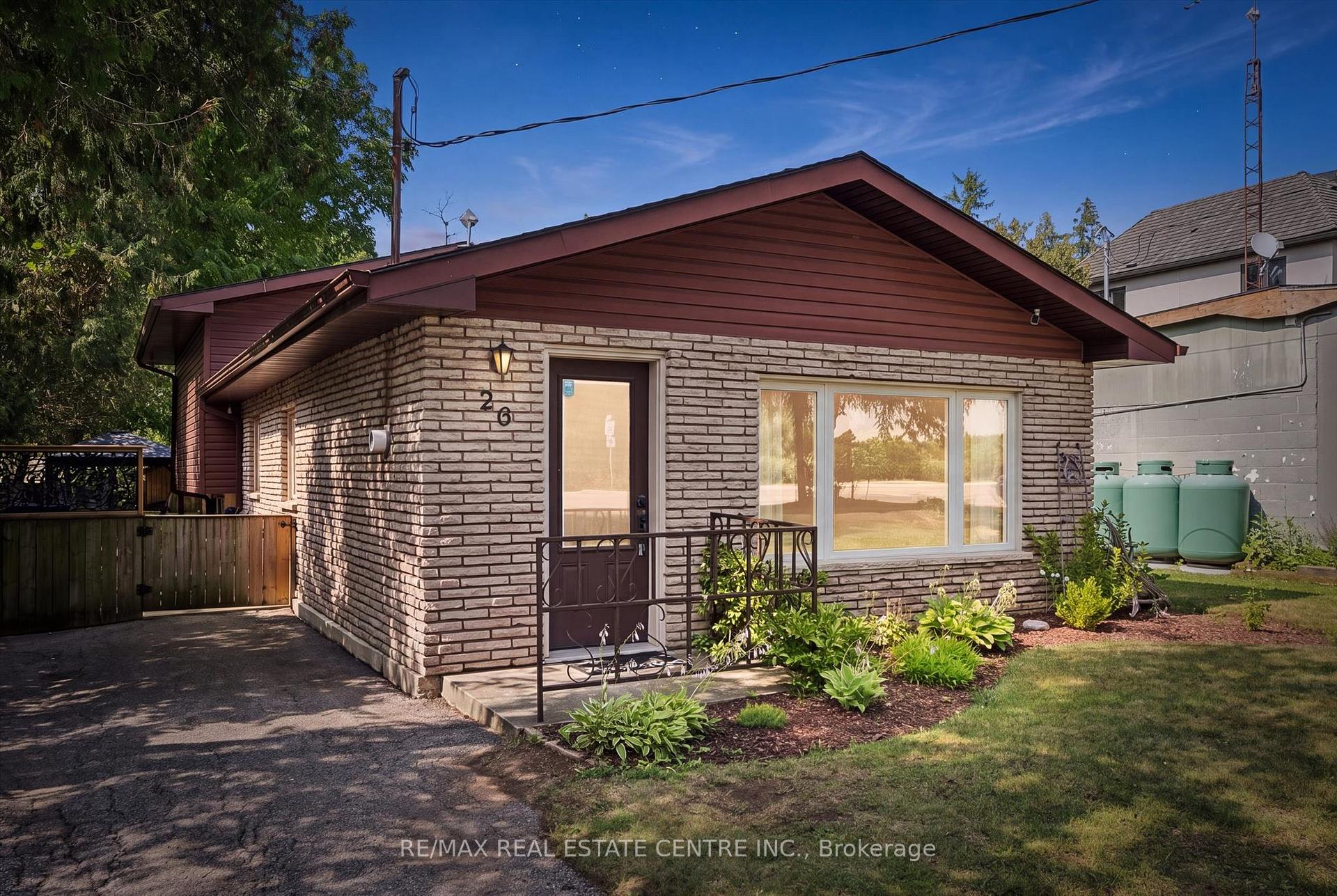 Photo 3 of 26 Lake Road, Cambridge, East Galt — HOMEH