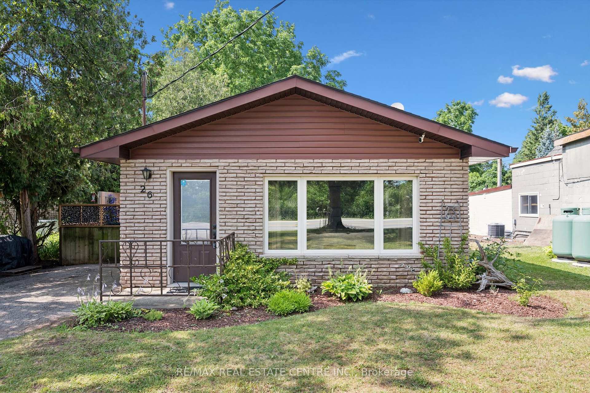 Photo 6 of 26 Lake Road, Cambridge, East Galt — HOMEH