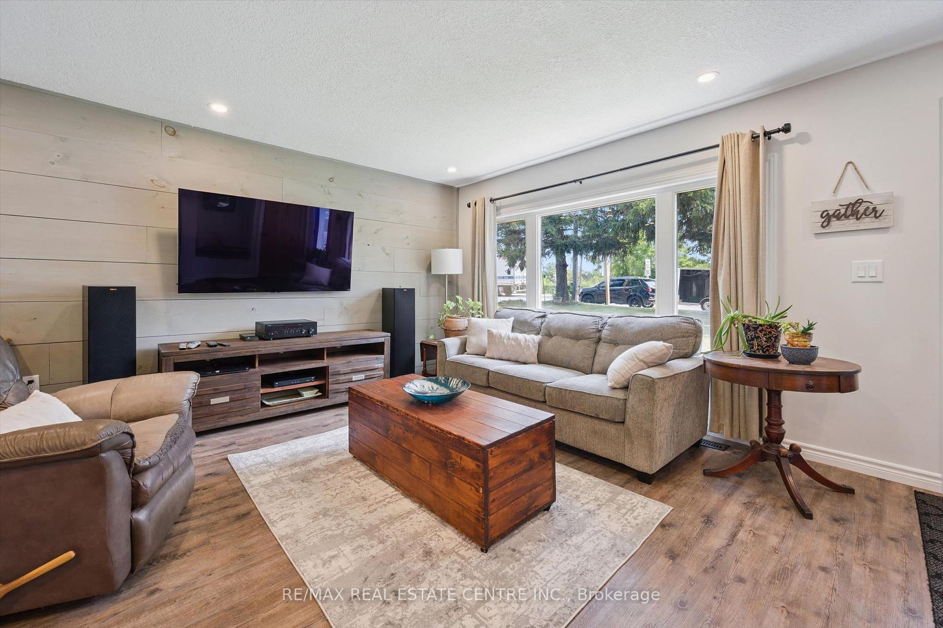 Photo 10 of 26 Lake Road, Cambridge, East Galt — HOMEH