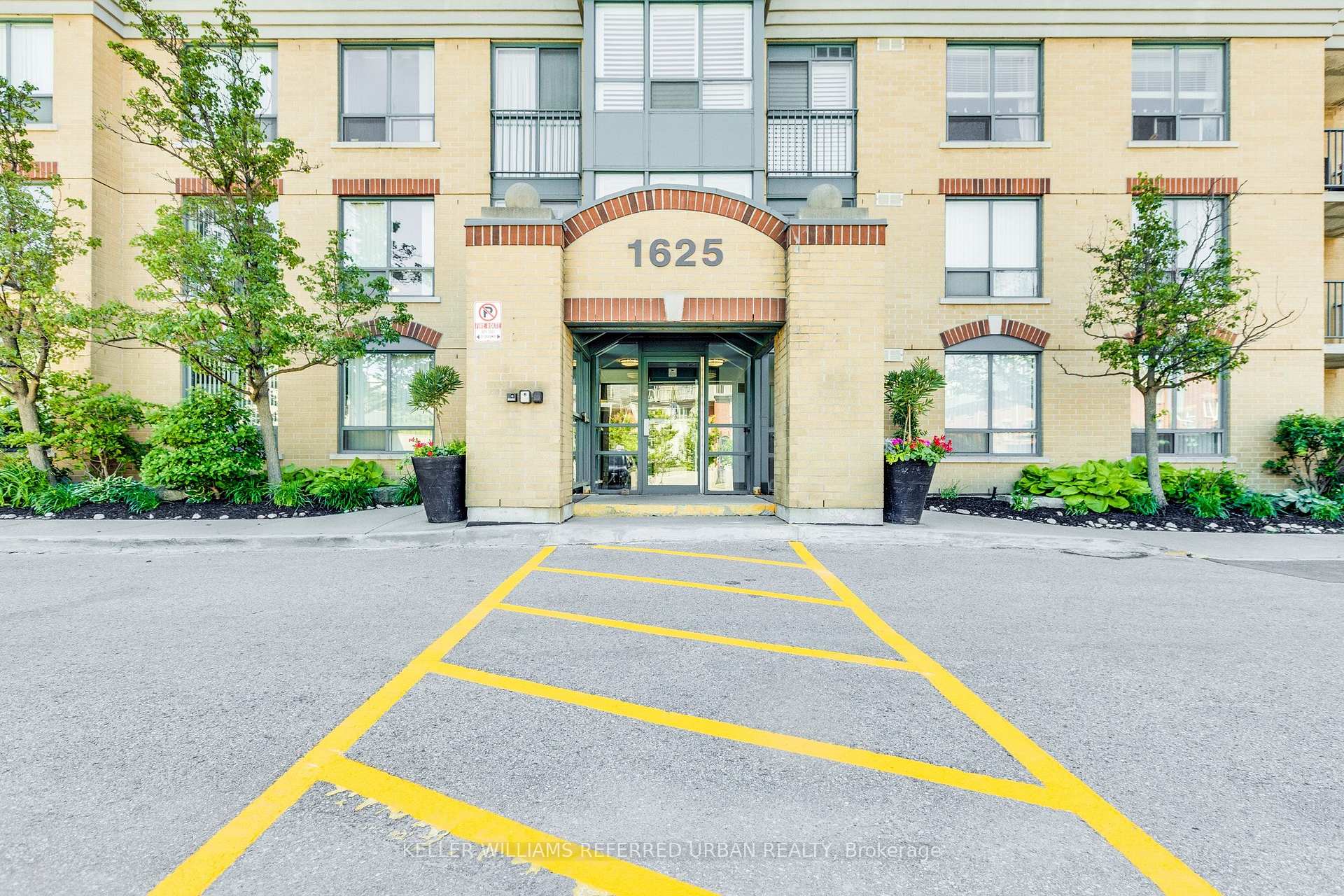 Photo 3 of Unit 703, 1625 Pickering Parkway, Pickering, Town Centre — HOMEH