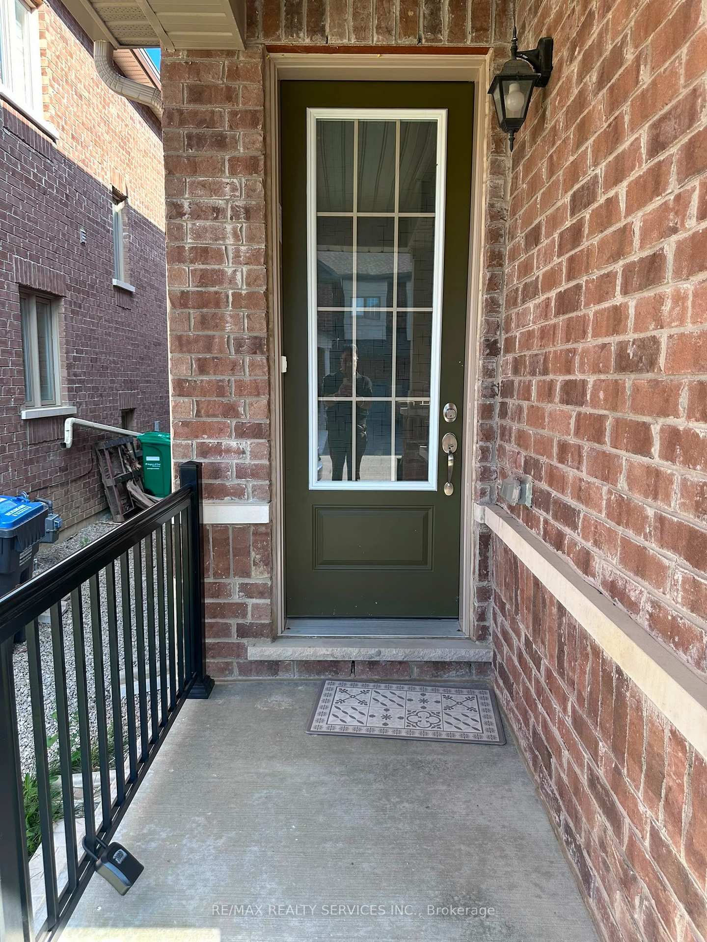 Photo 2 of 92 Folgate Crescent, Brampton, Sandringham-Wellington North — HOMEH