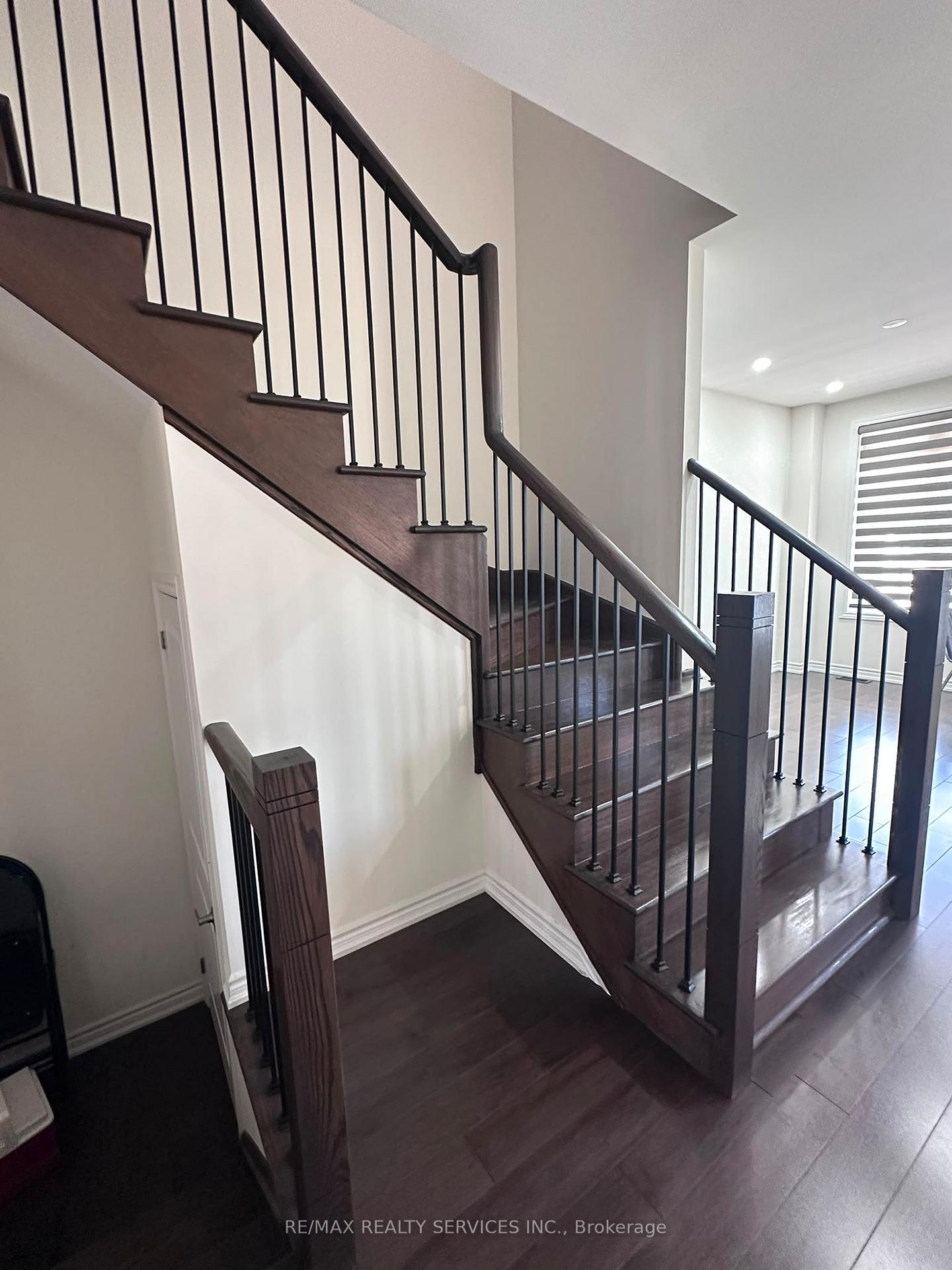 Photo 8 of 92 Folgate Crescent, Brampton, Sandringham-Wellington North — HOMEH
