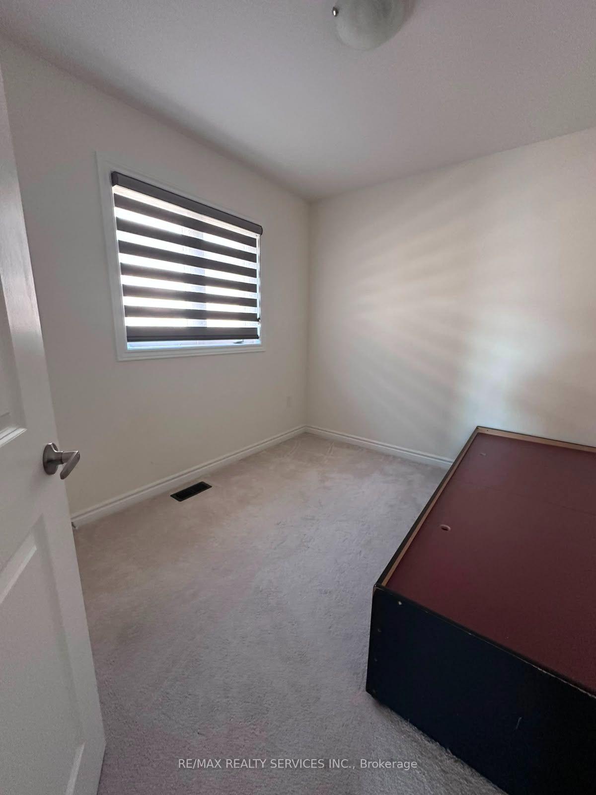 Photo 21 of 92 Folgate Crescent, Brampton, Sandringham-Wellington North — HOMEH