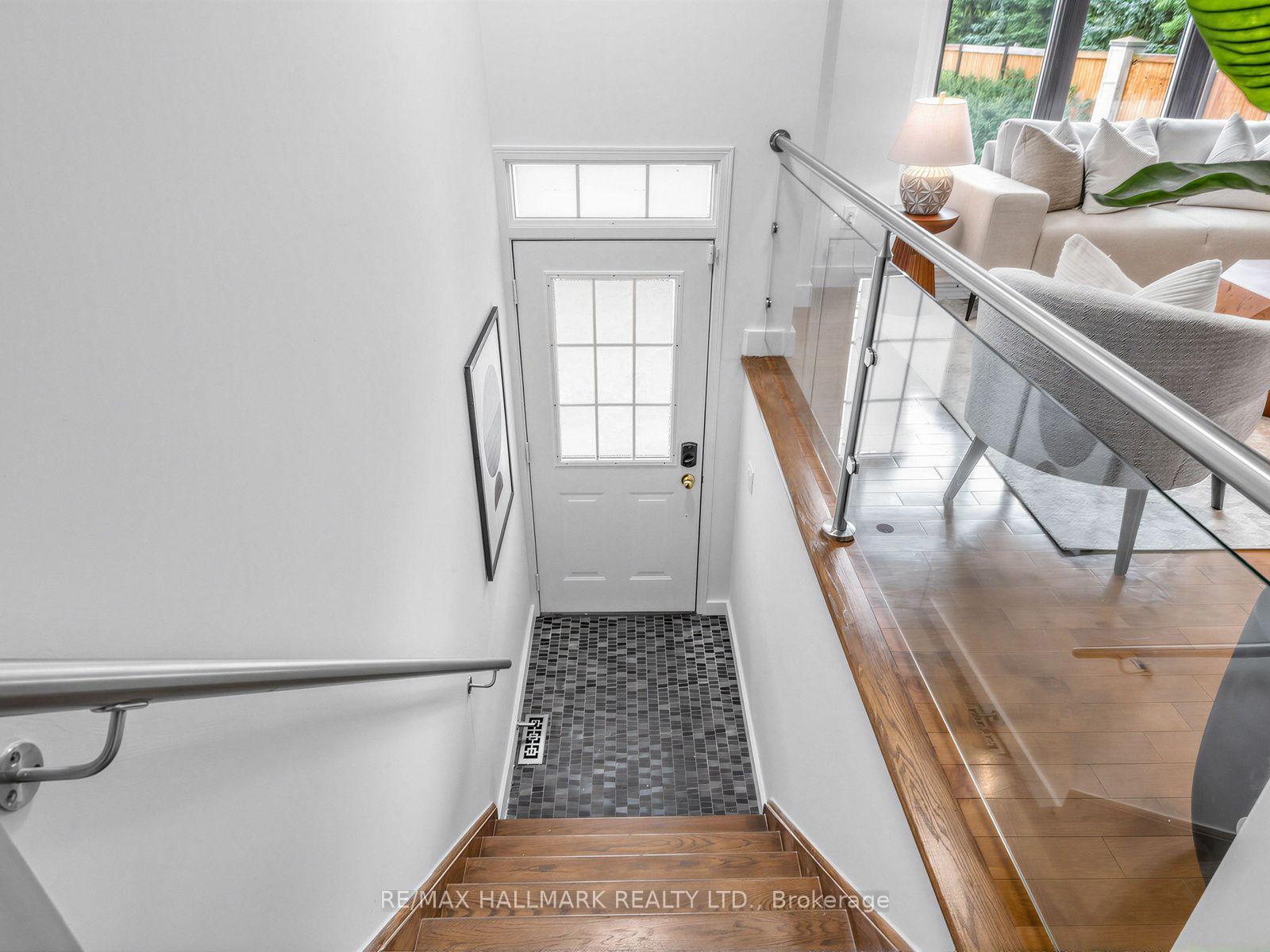 Photo 3 of 30 Jarrett Court, Vaughan, Vellore Village — HOMEH