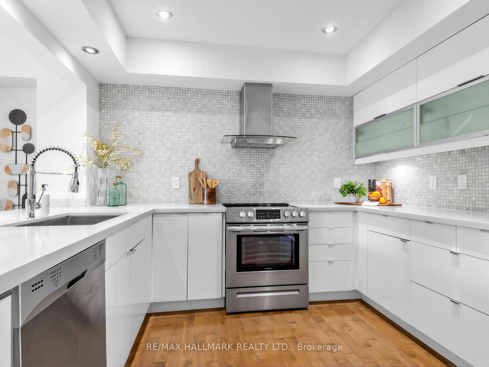 Photo 16 of 30 Jarrett Court, Vaughan, Vellore Village — HOMEH