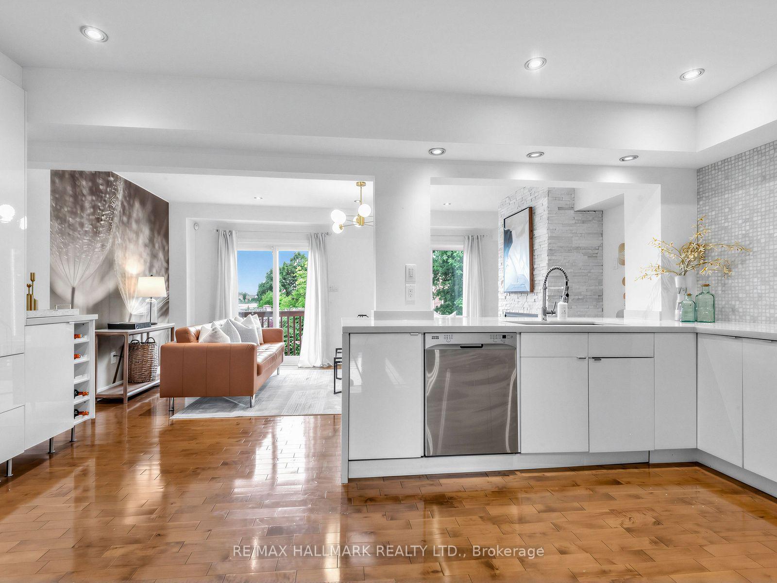 Photo 17 of 30 Jarrett Court, Vaughan, Vellore Village — HOMEH