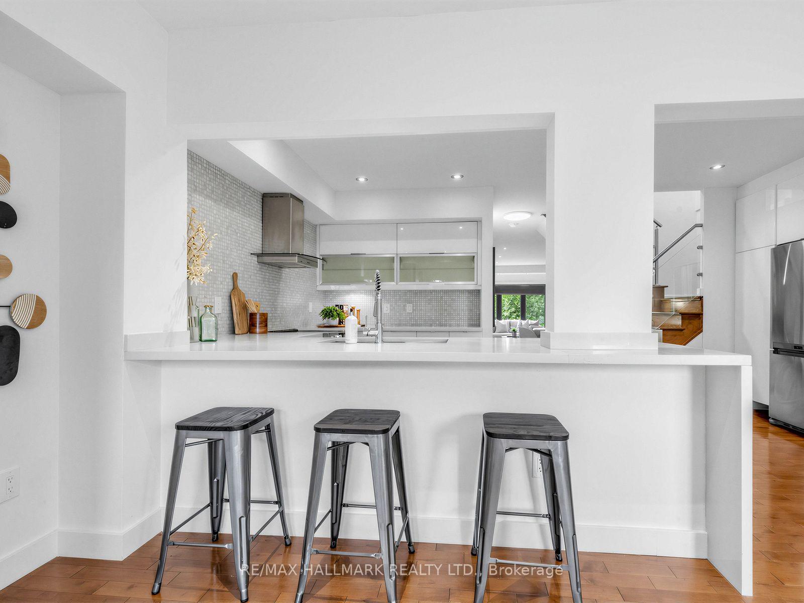 Photo 18 of 30 Jarrett Court, Vaughan, Vellore Village — HOMEH