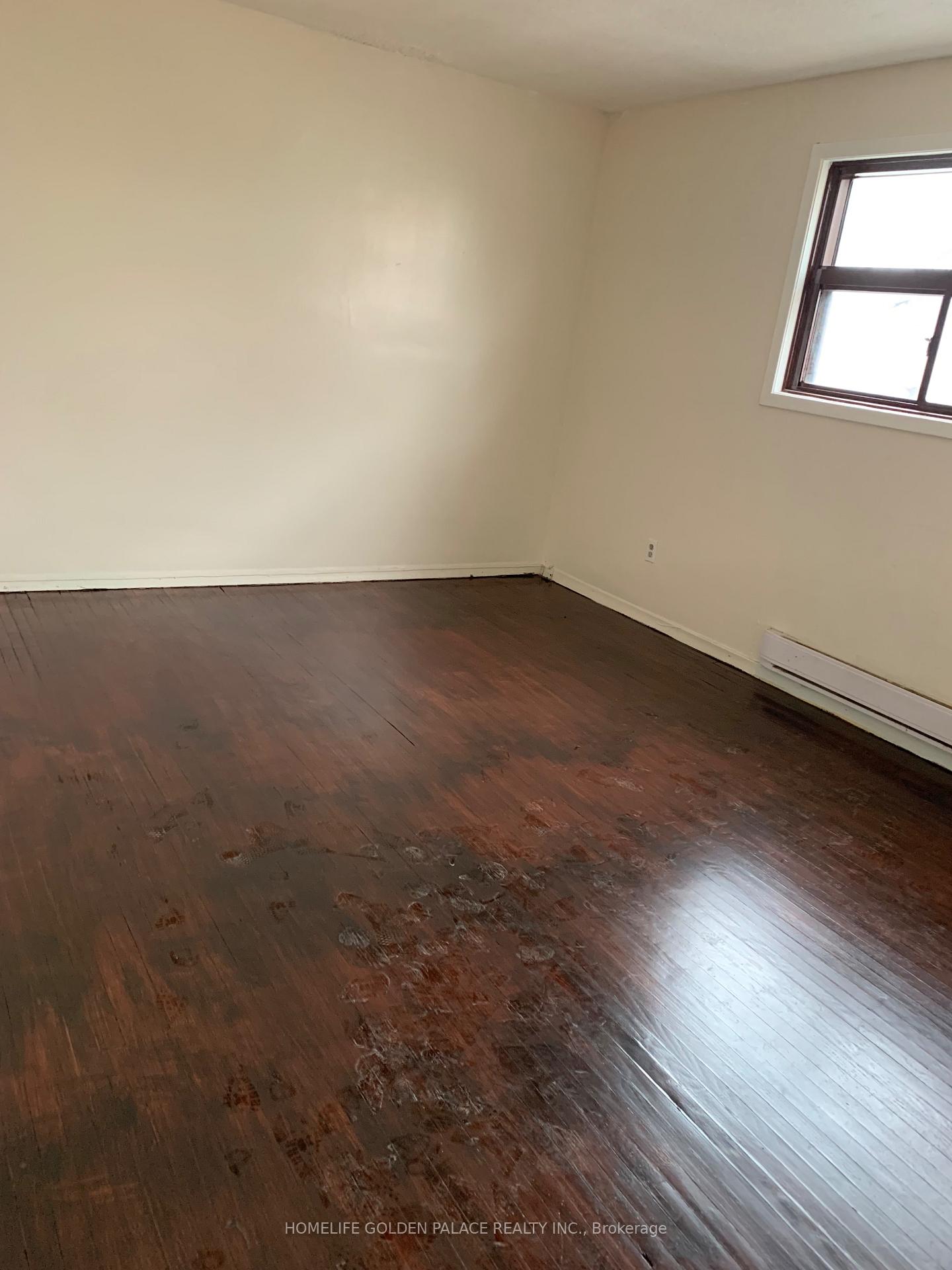 Photo 4 of 1883A Lawrence Avenue E, Scarborough, Wexford-Maryvale — HOMEH