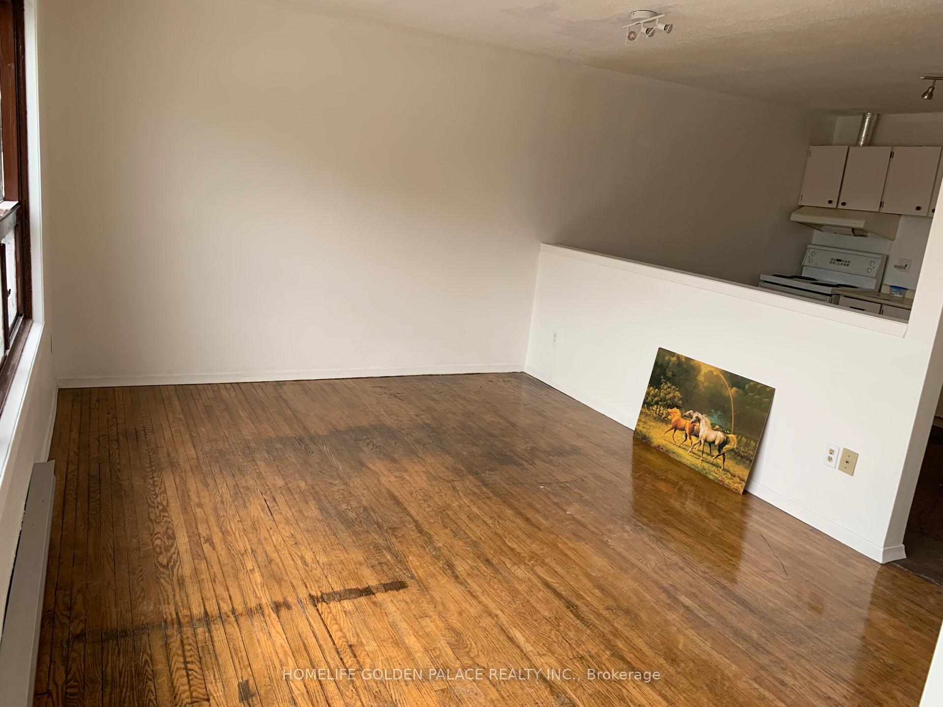 Photo 6 of 1883A Lawrence Avenue E, Scarborough, Wexford-Maryvale — HOMEH